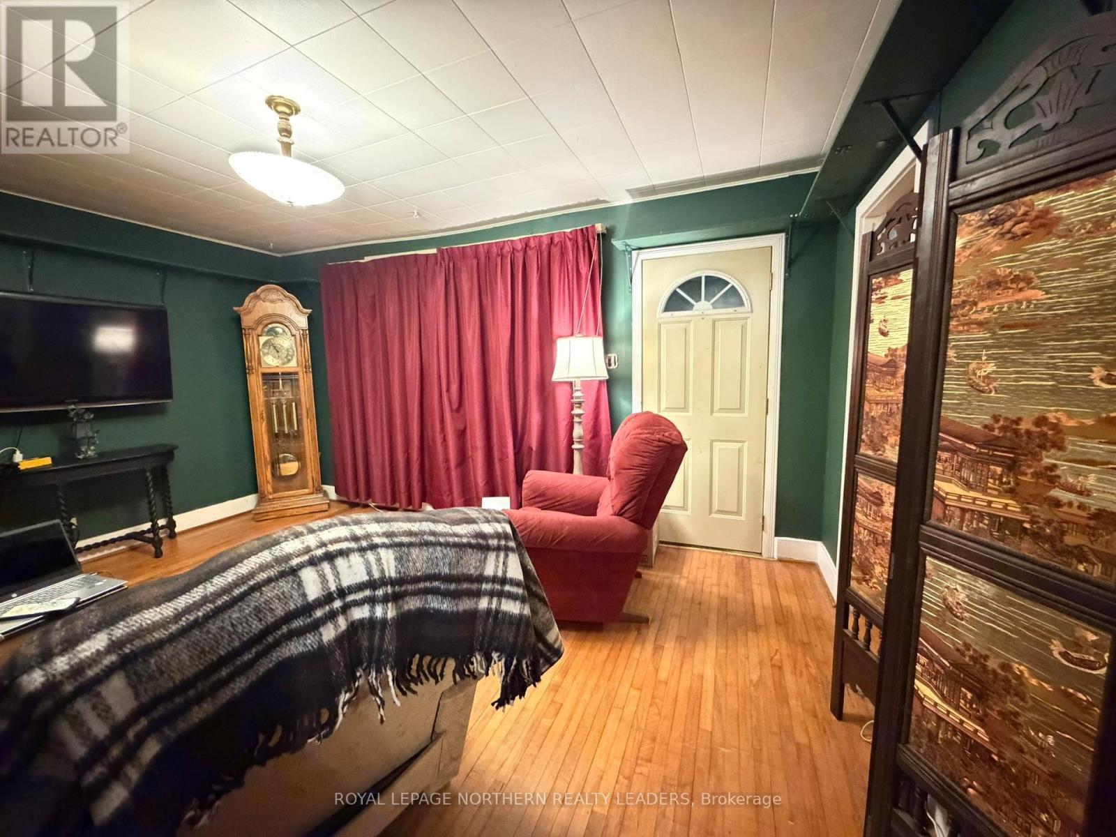 












49 FERN AVENUE

,
Timmins (SP - Main Area),




Ontario
P0N1H0

