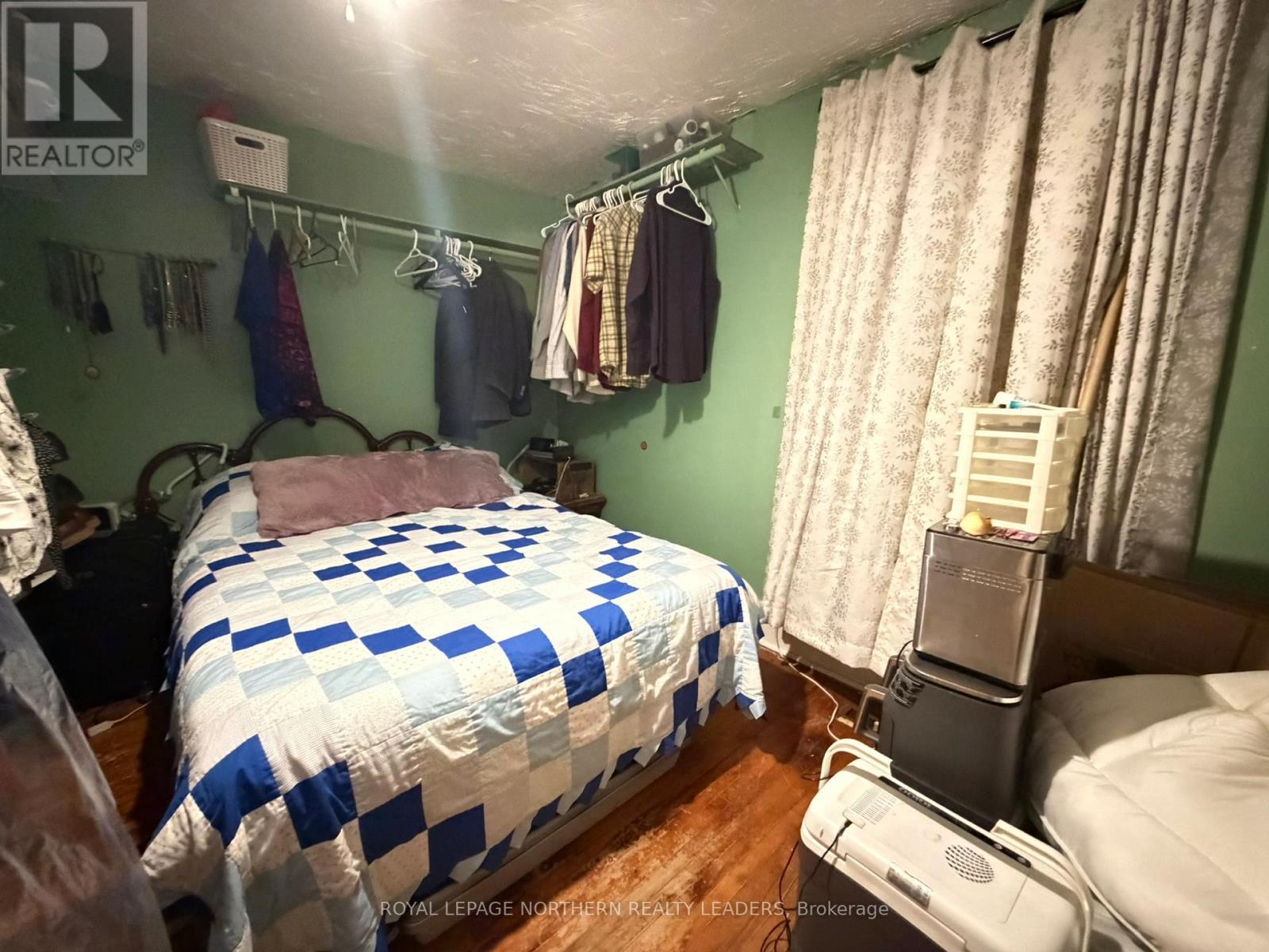 












49 FERN AVENUE

,
Timmins (SP - Main Area),




Ontario
P0N1H0

