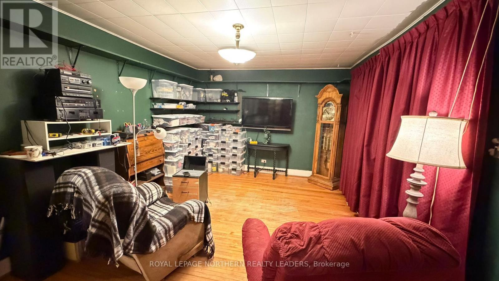 












49 FERN AVENUE

,
Timmins (SP - Main Area),




Ontario
P0N1H0

