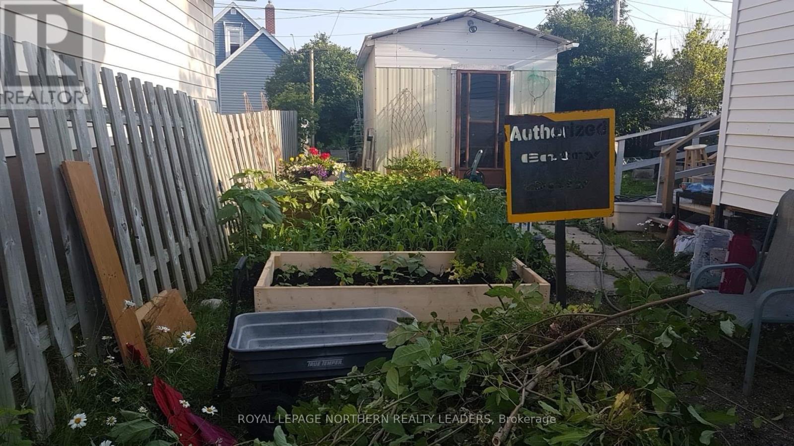 












49 FERN AVENUE

,
Timmins (SP - Main Area),




Ontario
P0N1H0

