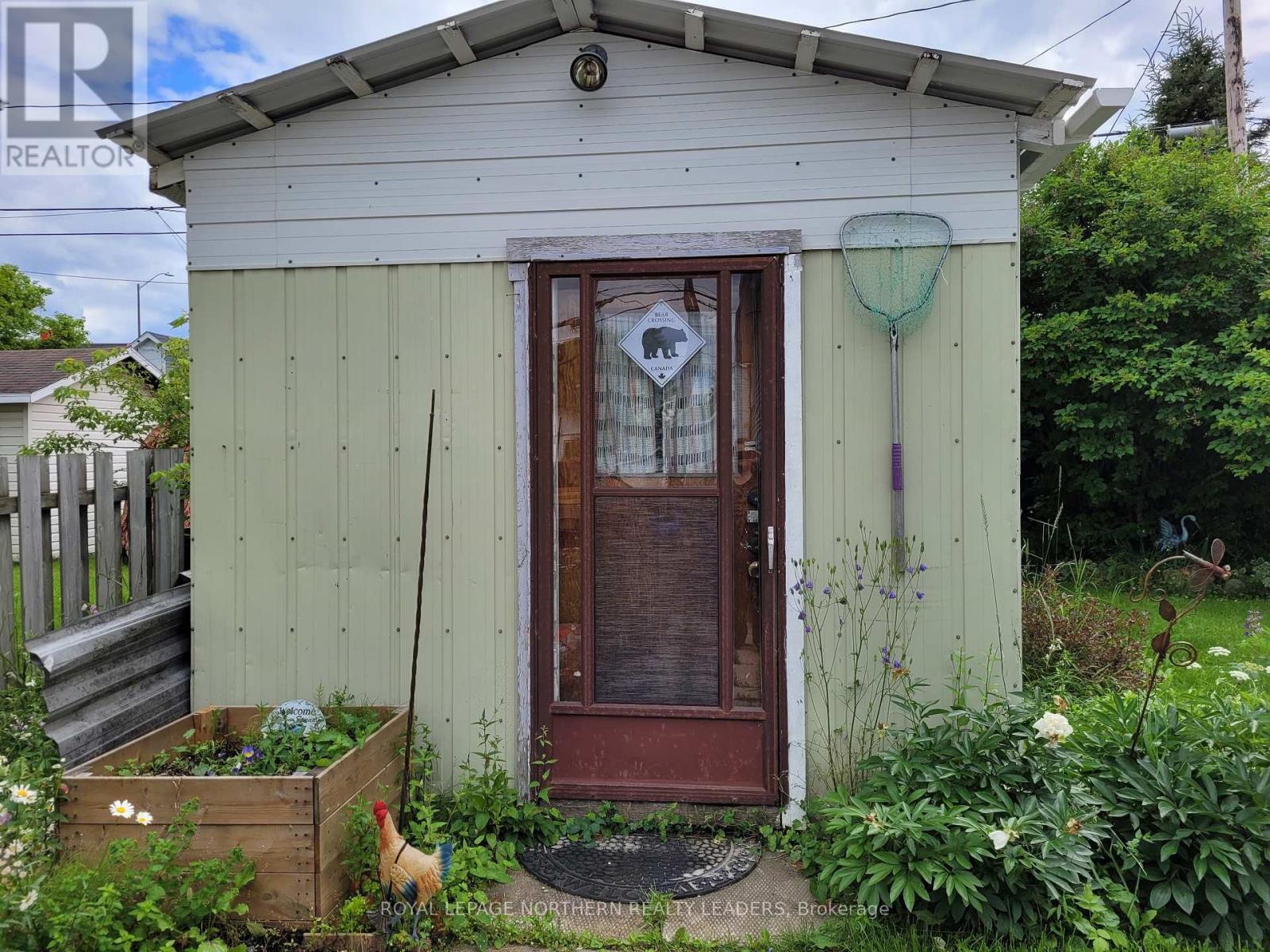 












49 FERN AVENUE

,
Timmins (SP - Main Area),




Ontario
P0N1H0

