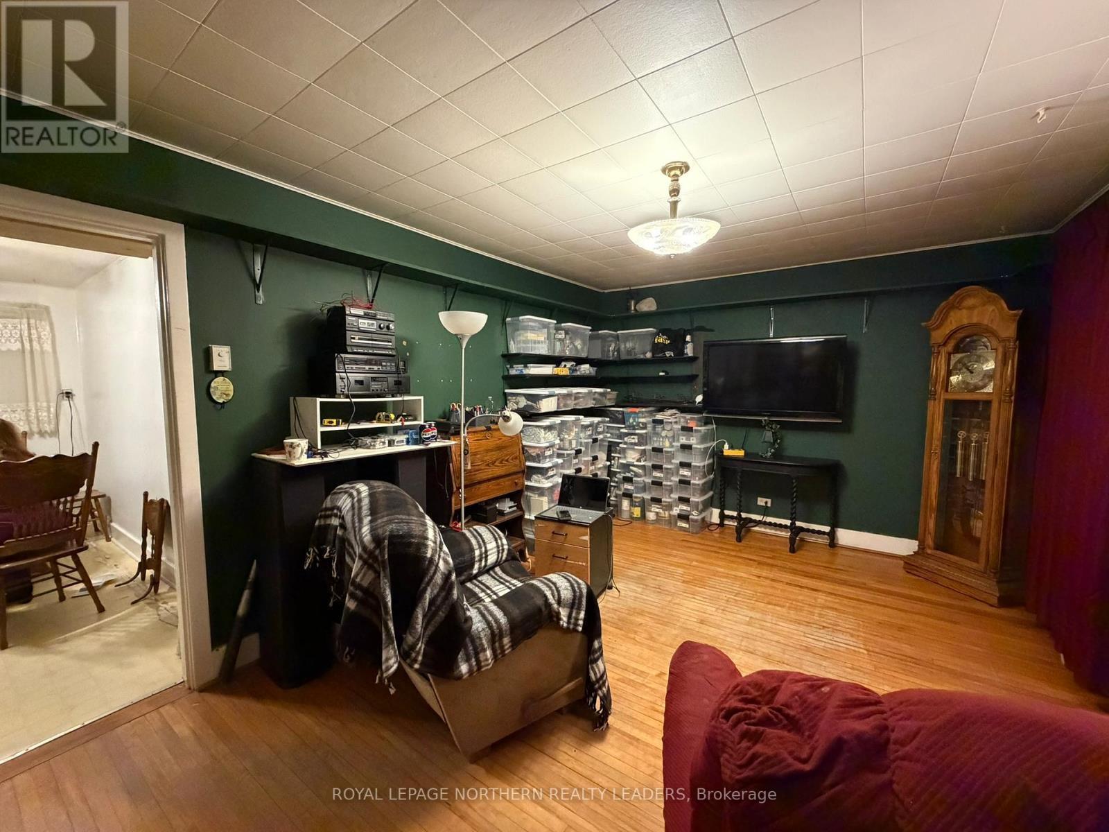 












49 FERN AVENUE

,
Timmins (SP - Main Area),




Ontario
P0N1H0

