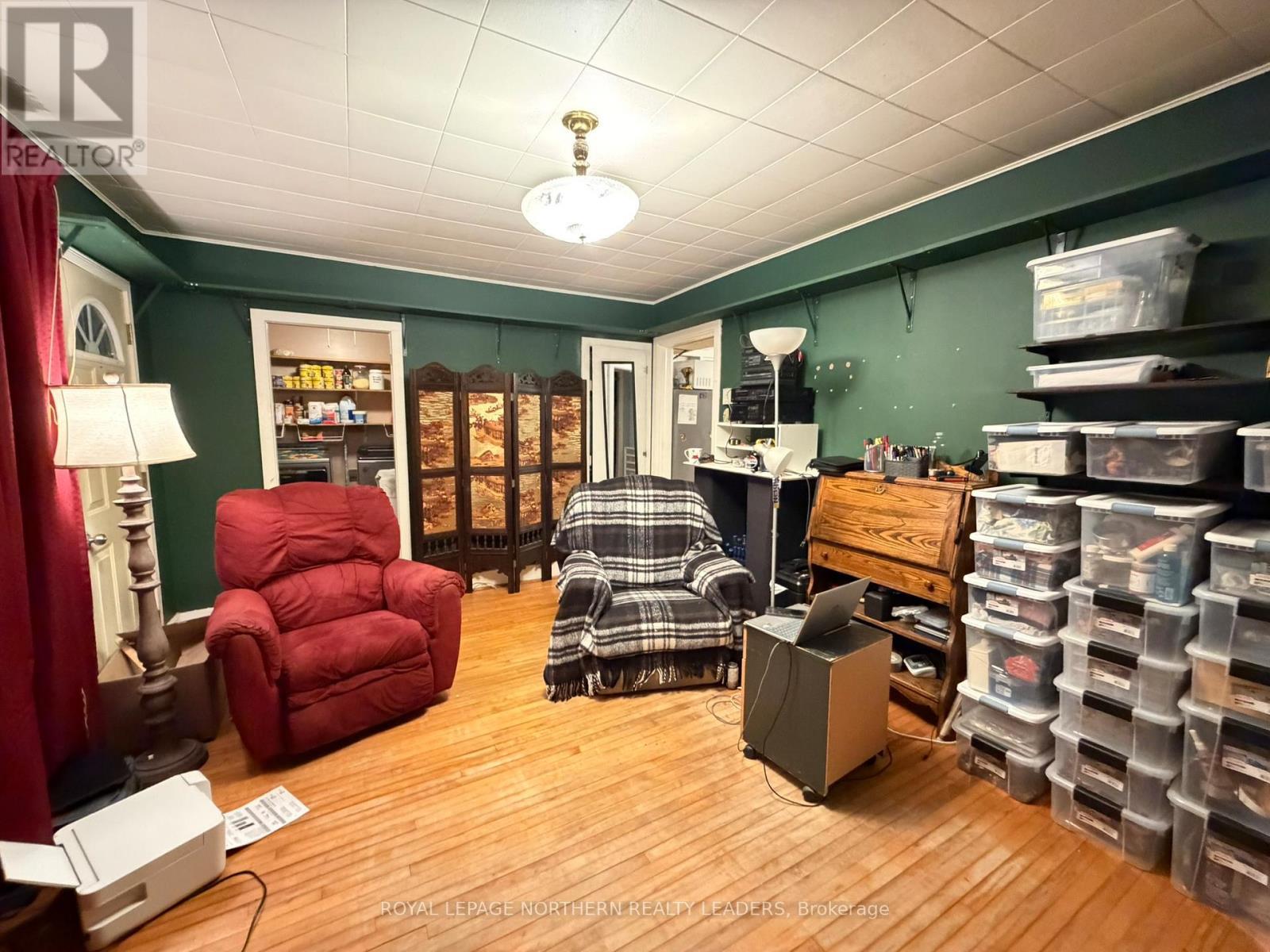 












49 FERN AVENUE

,
Timmins (SP - Main Area),




Ontario
P0N1H0

