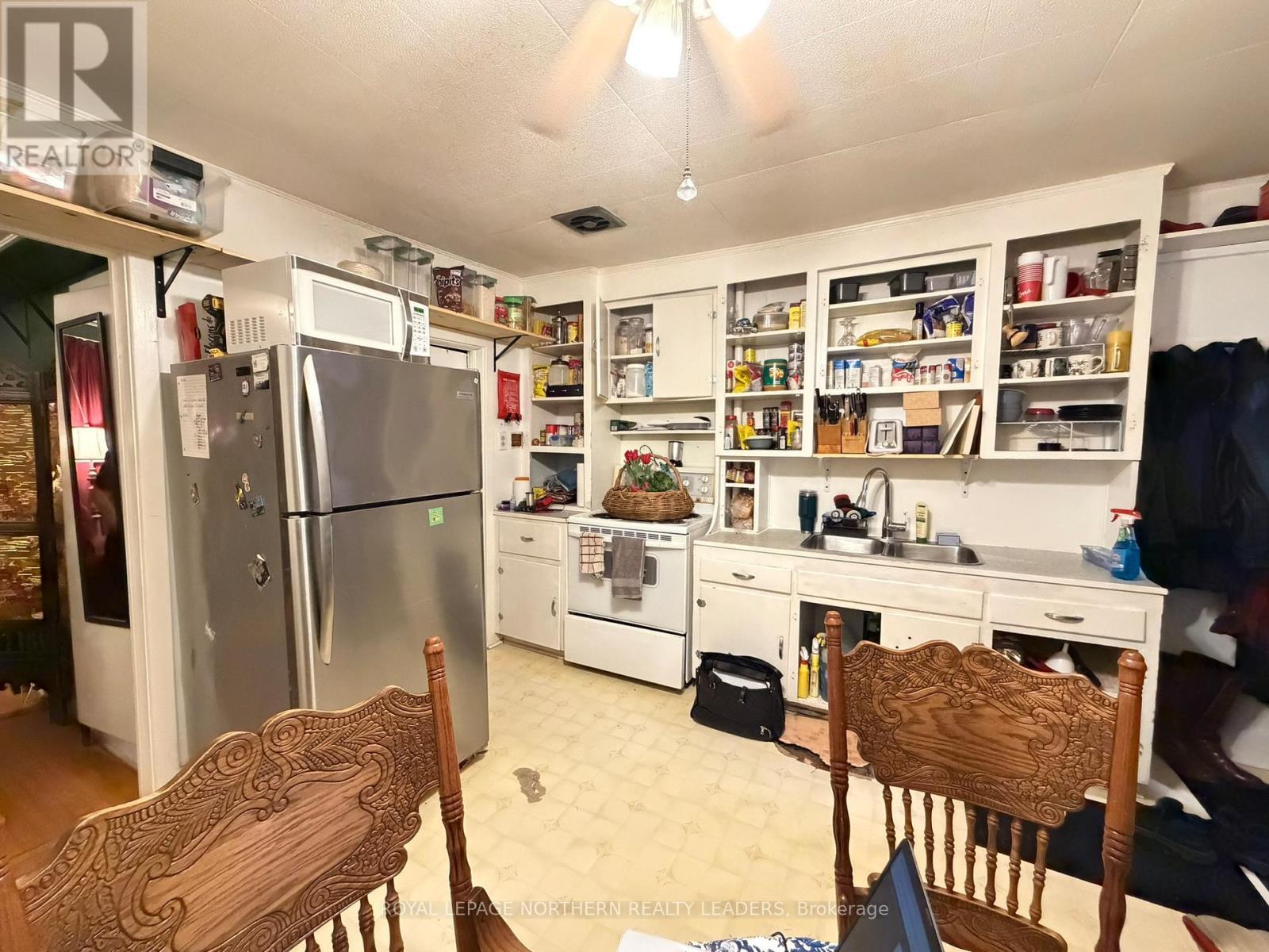 












49 FERN AVENUE

,
Timmins (SP - Main Area),




Ontario
P0N1H0

