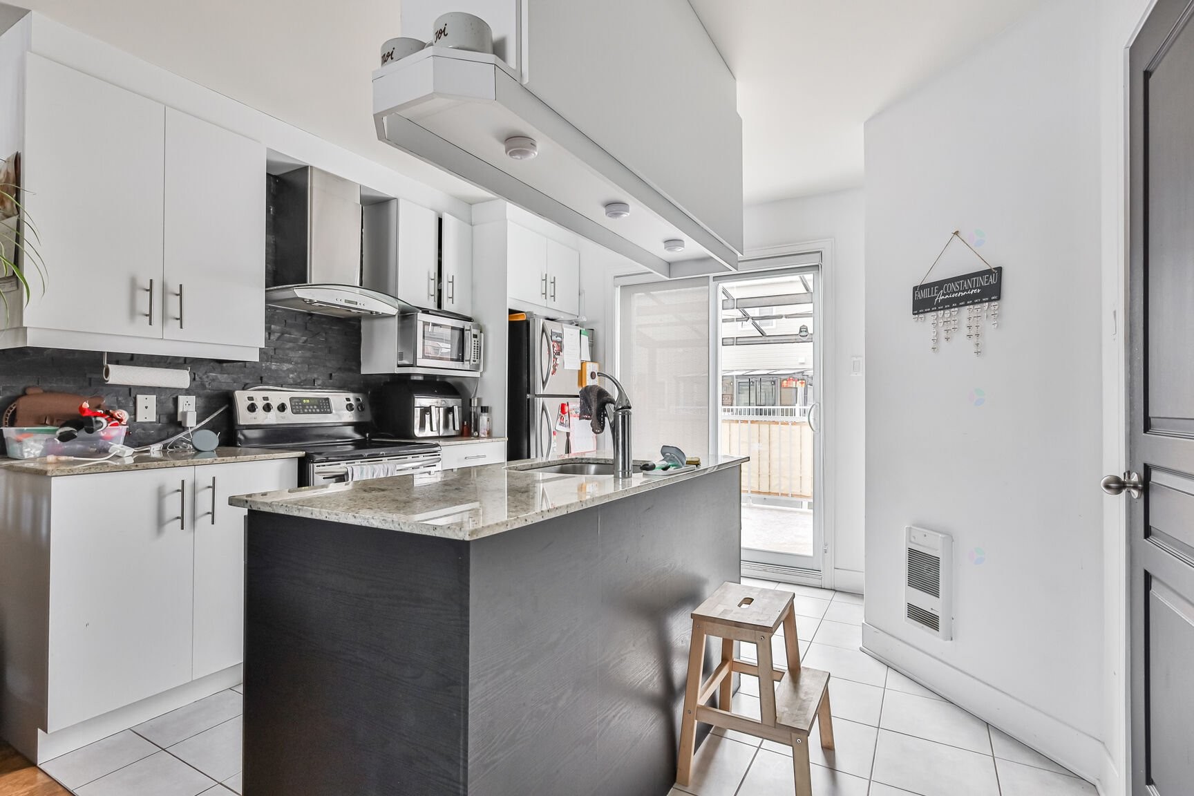 









9300


Rg Ste-Henriette

, 83,
Mirabel,




QC
J7J0J1


