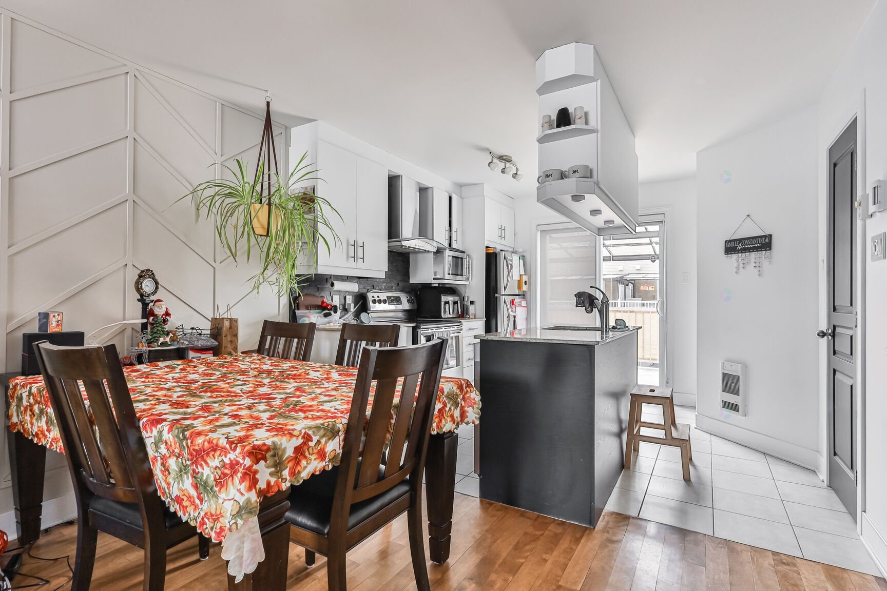 









9300


Rg Ste-Henriette

, 83,
Mirabel,




QC
J7J0J1

