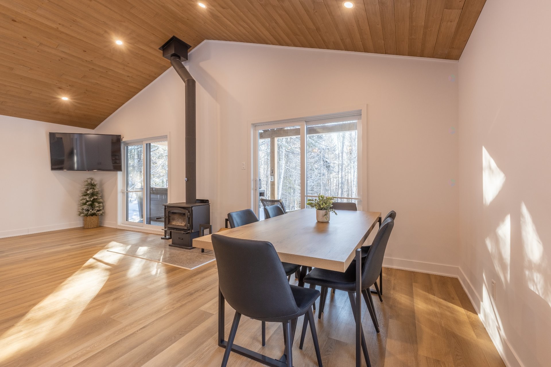 









240


Ch. des Grands-Ducs

,
Saint-Michel-des-Saints,




QC
J0K3B0

