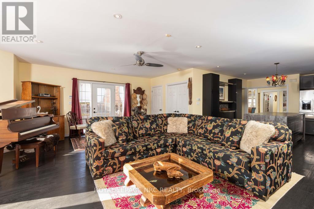 












149 MAIN STREET

,
St. Catharines (Port Dalhousie),




Ontario
L2N4V6

