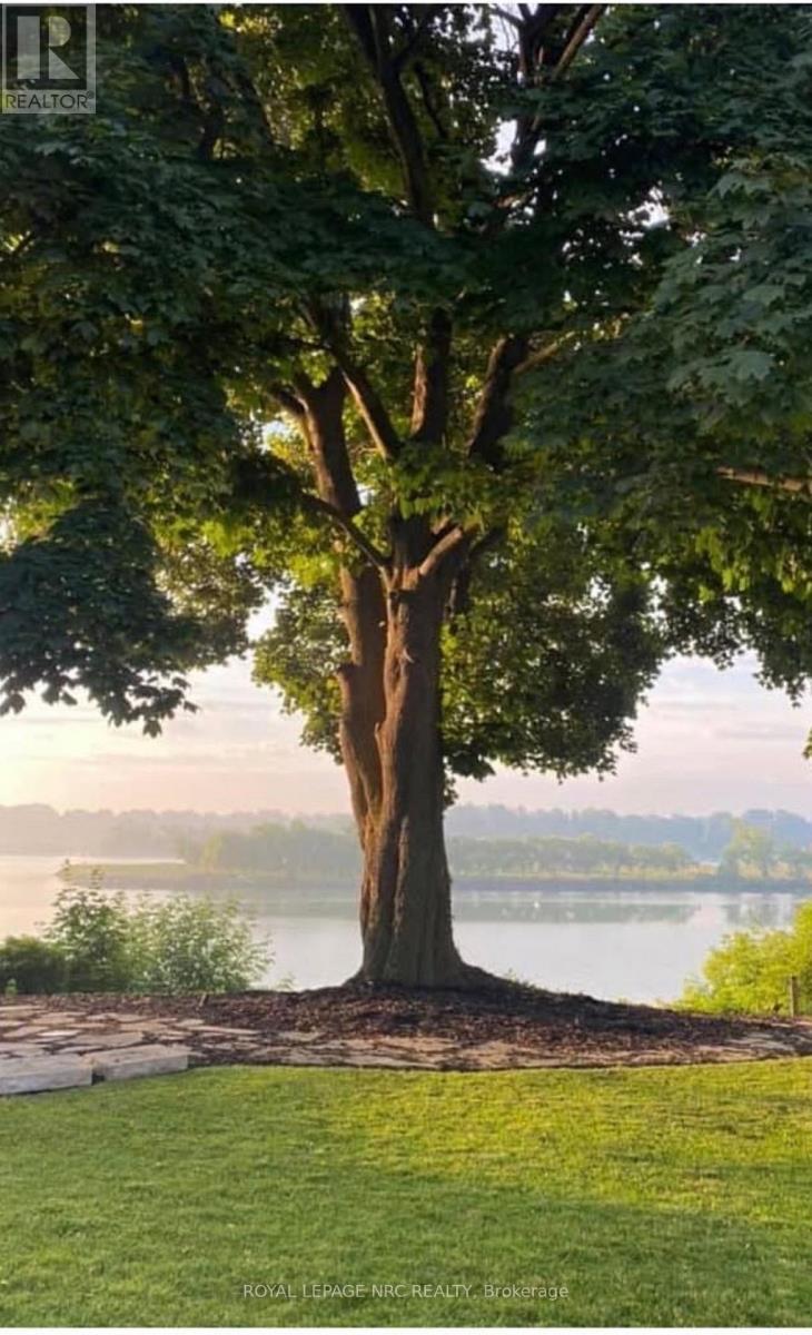 












149 MAIN STREET

,
St. Catharines (Port Dalhousie),




Ontario
L2N4V6

