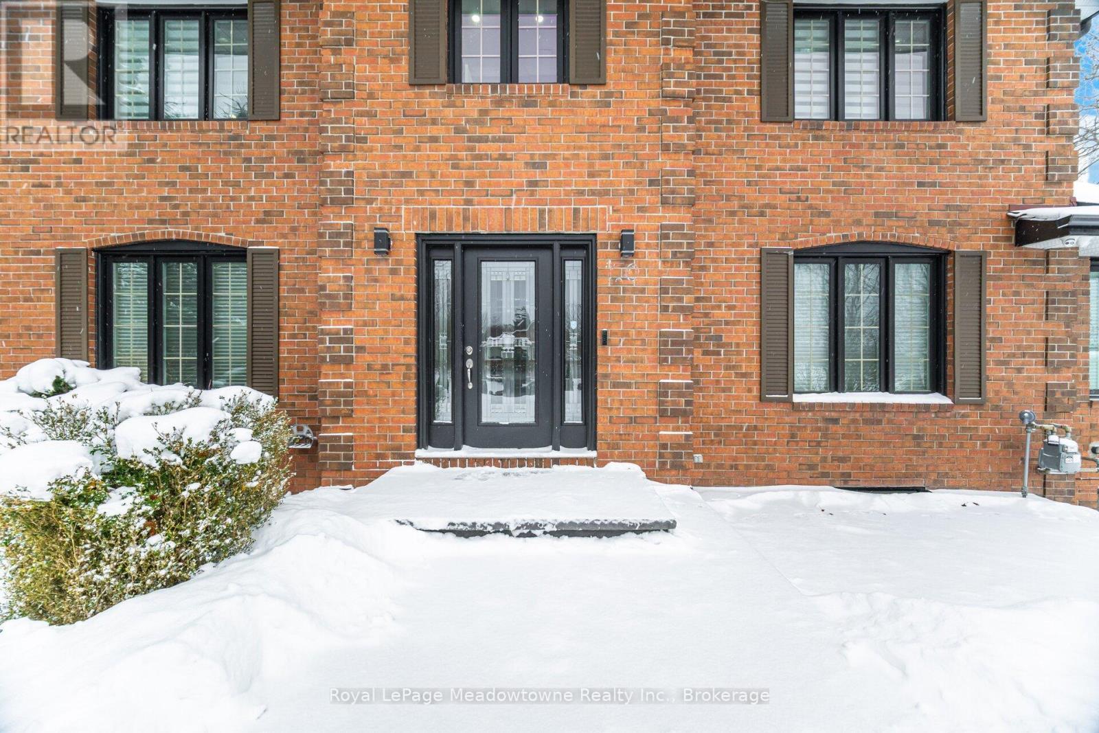 












170 CRAWFORD CRESCENT

,
Milton (Campbellville),




Ontario
L0P1B0

