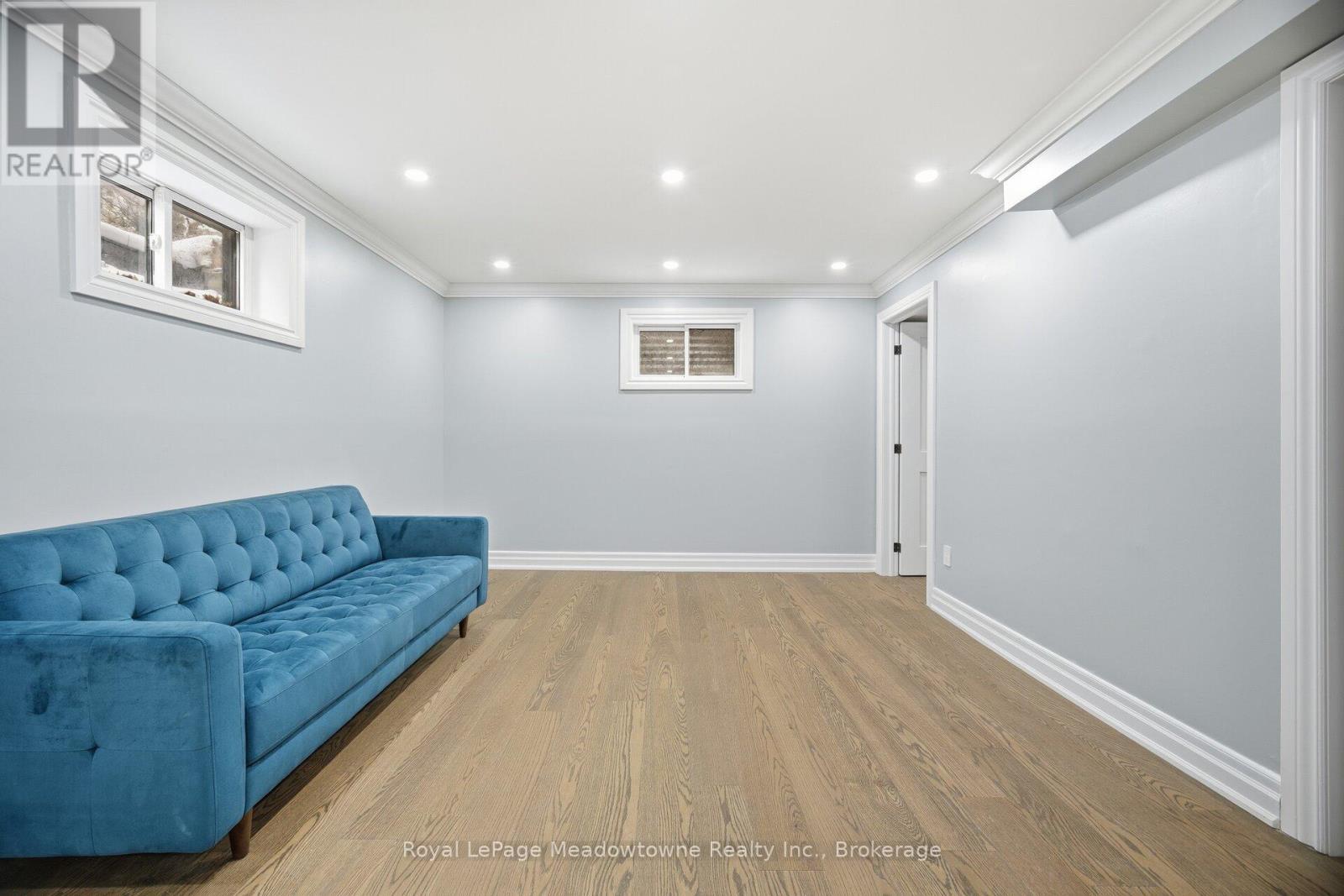 












170 CRAWFORD CRESCENT

,
Milton (Campbellville),




Ontario
L0P1B0

