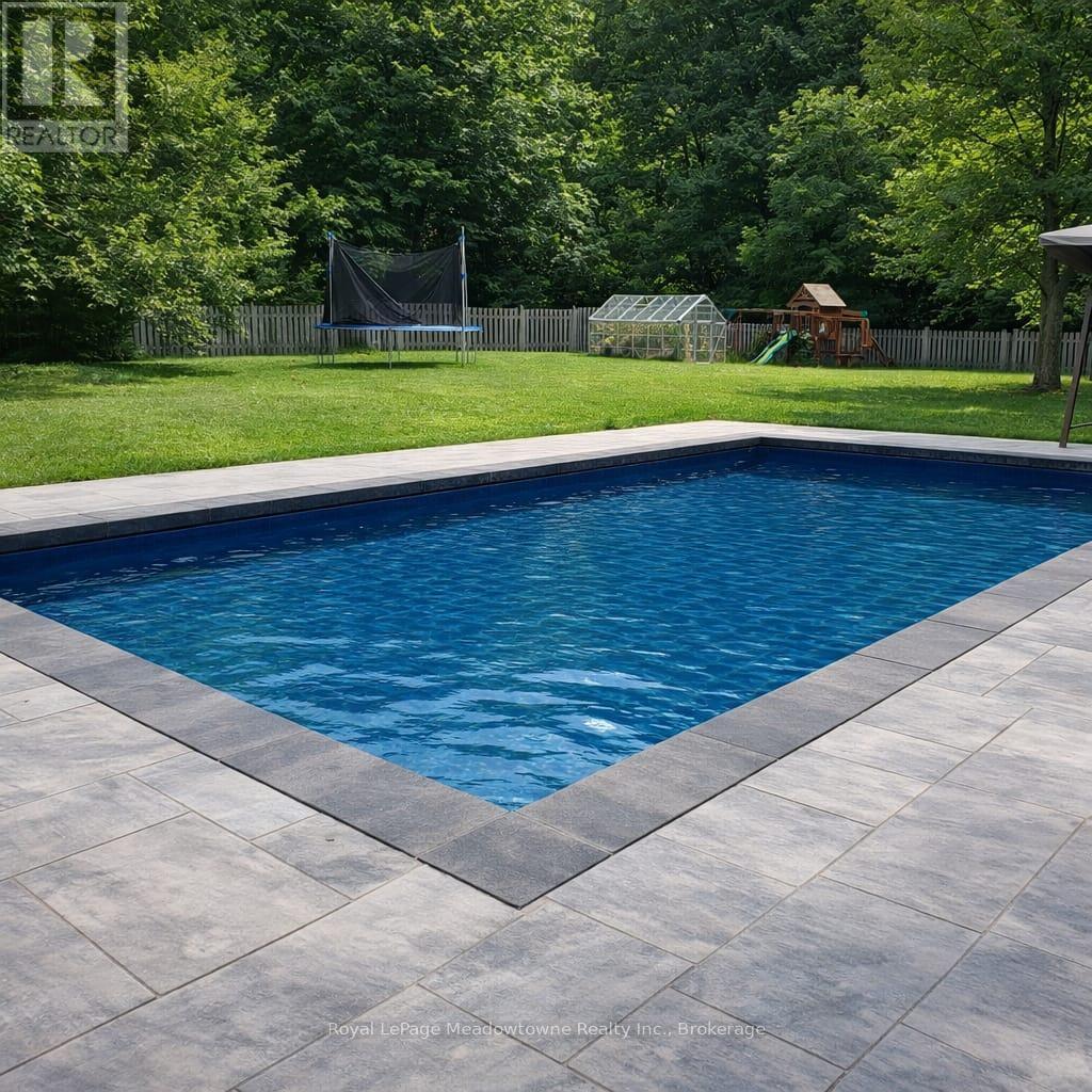 












170 CRAWFORD CRESCENT

,
Milton (Campbellville),




Ontario
L0P1B0

