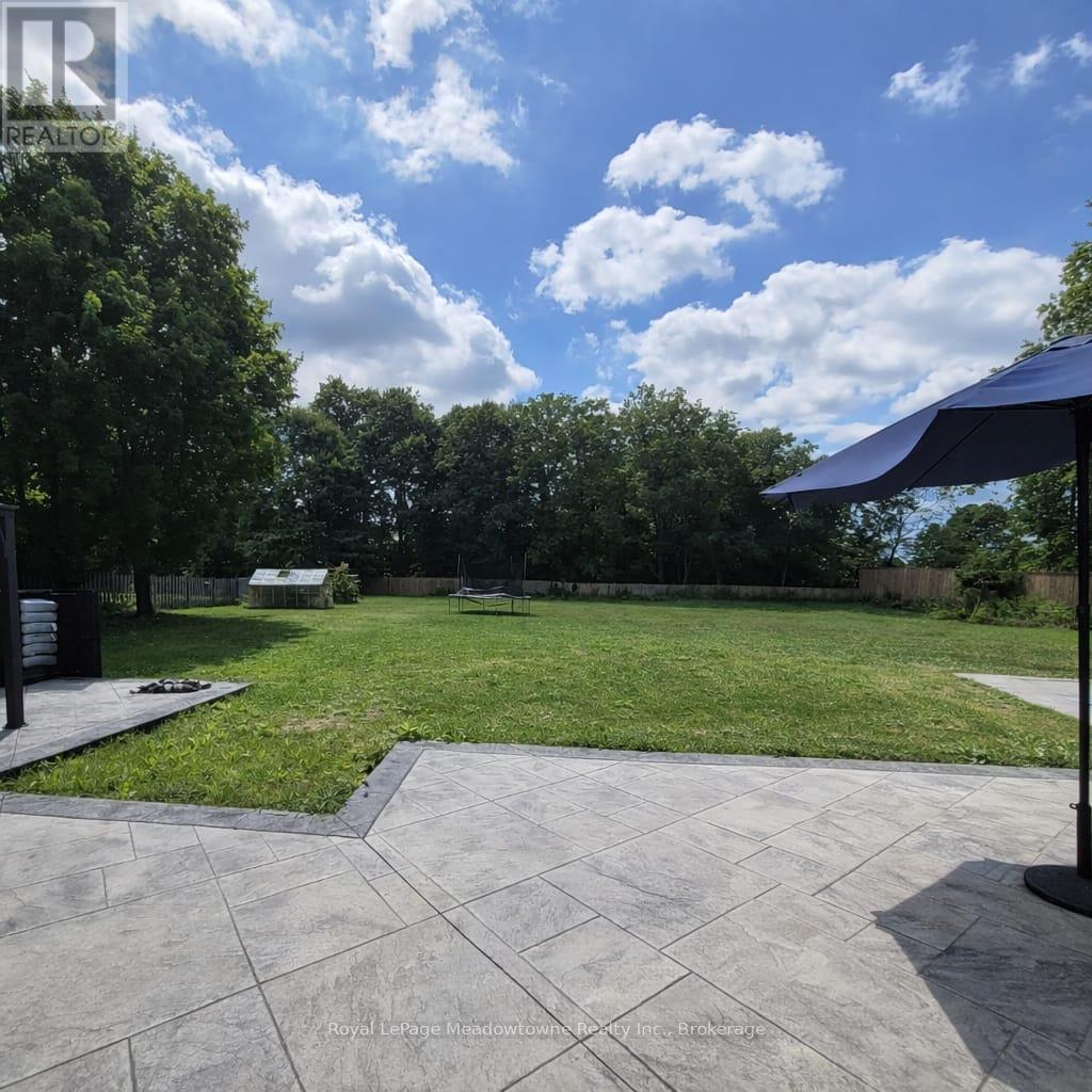 












170 CRAWFORD CRESCENT

,
Milton (Campbellville),




Ontario
L0P1B0

