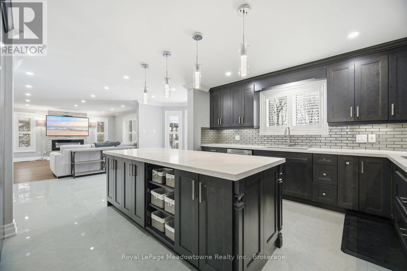 












170 CRAWFORD CRESCENT

,
Milton (Campbellville),




Ontario
L0P1B0

