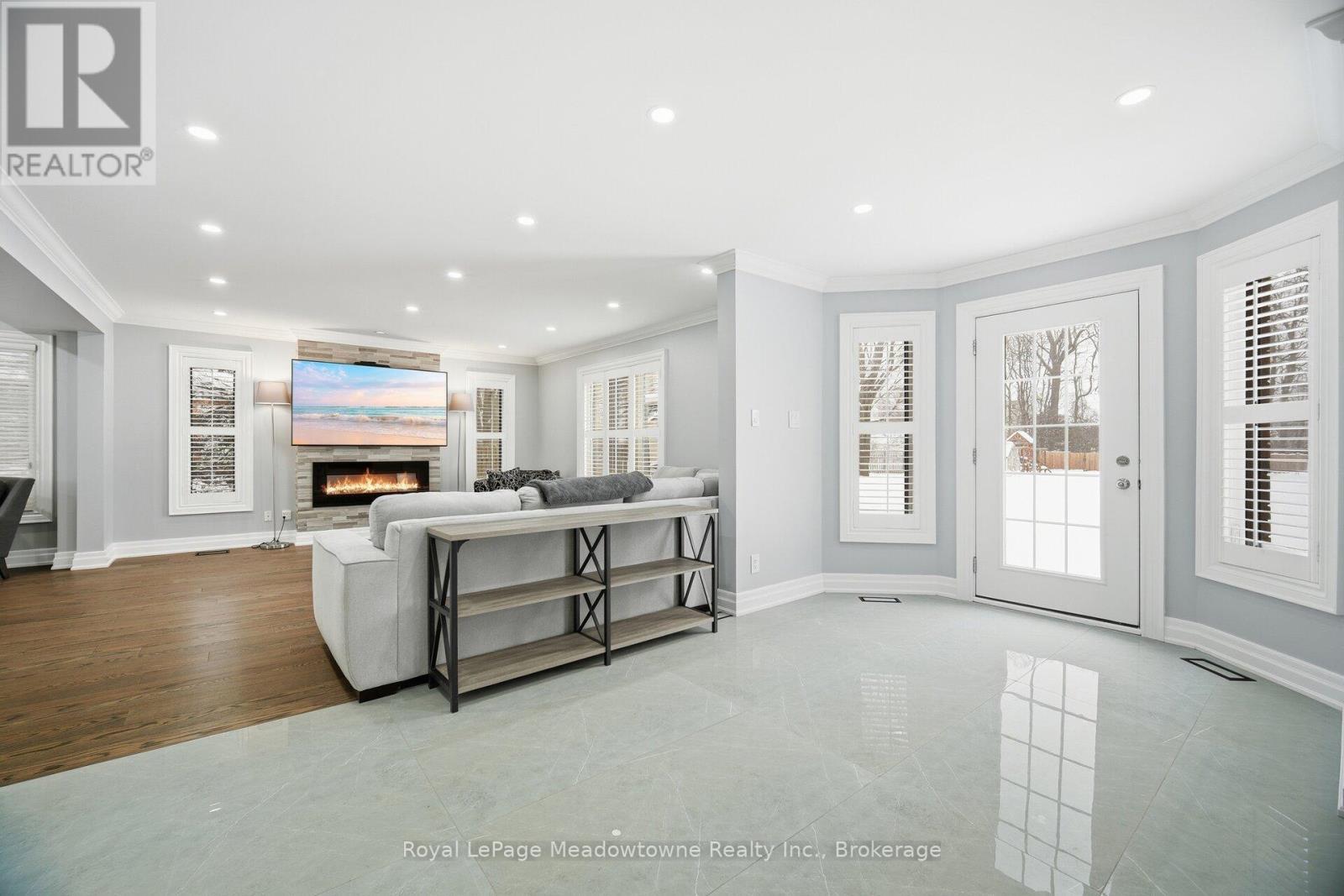 












170 CRAWFORD CRESCENT

,
Milton (Campbellville),




Ontario
L0P1B0

