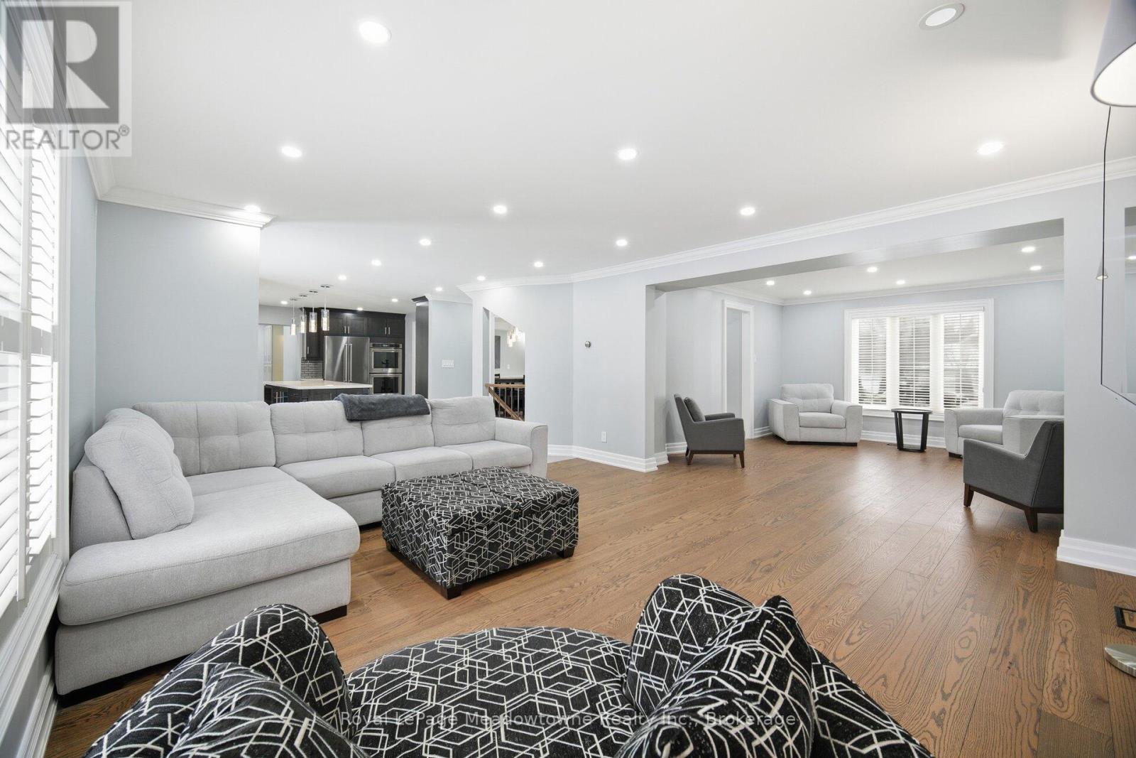 












170 CRAWFORD CRESCENT

,
Milton (Campbellville),




Ontario
L0P1B0

