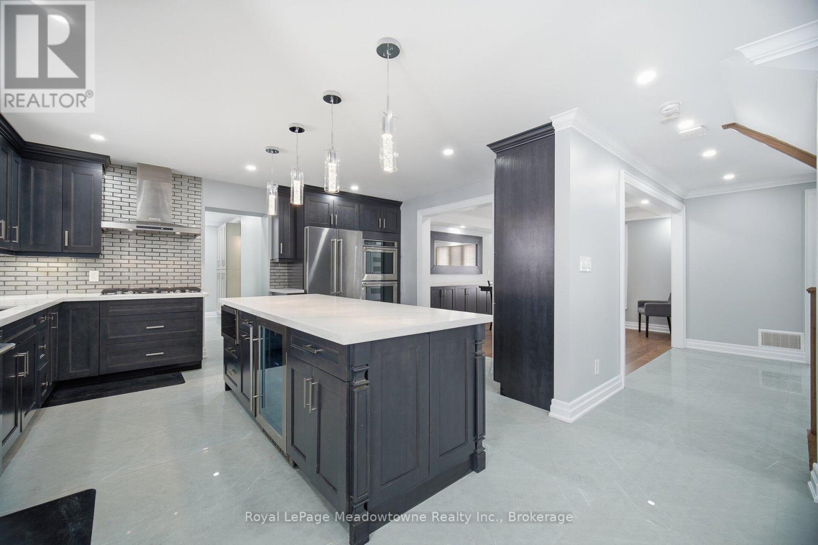 












170 CRAWFORD CRESCENT

,
Milton (Campbellville),




Ontario
L0P1B0

