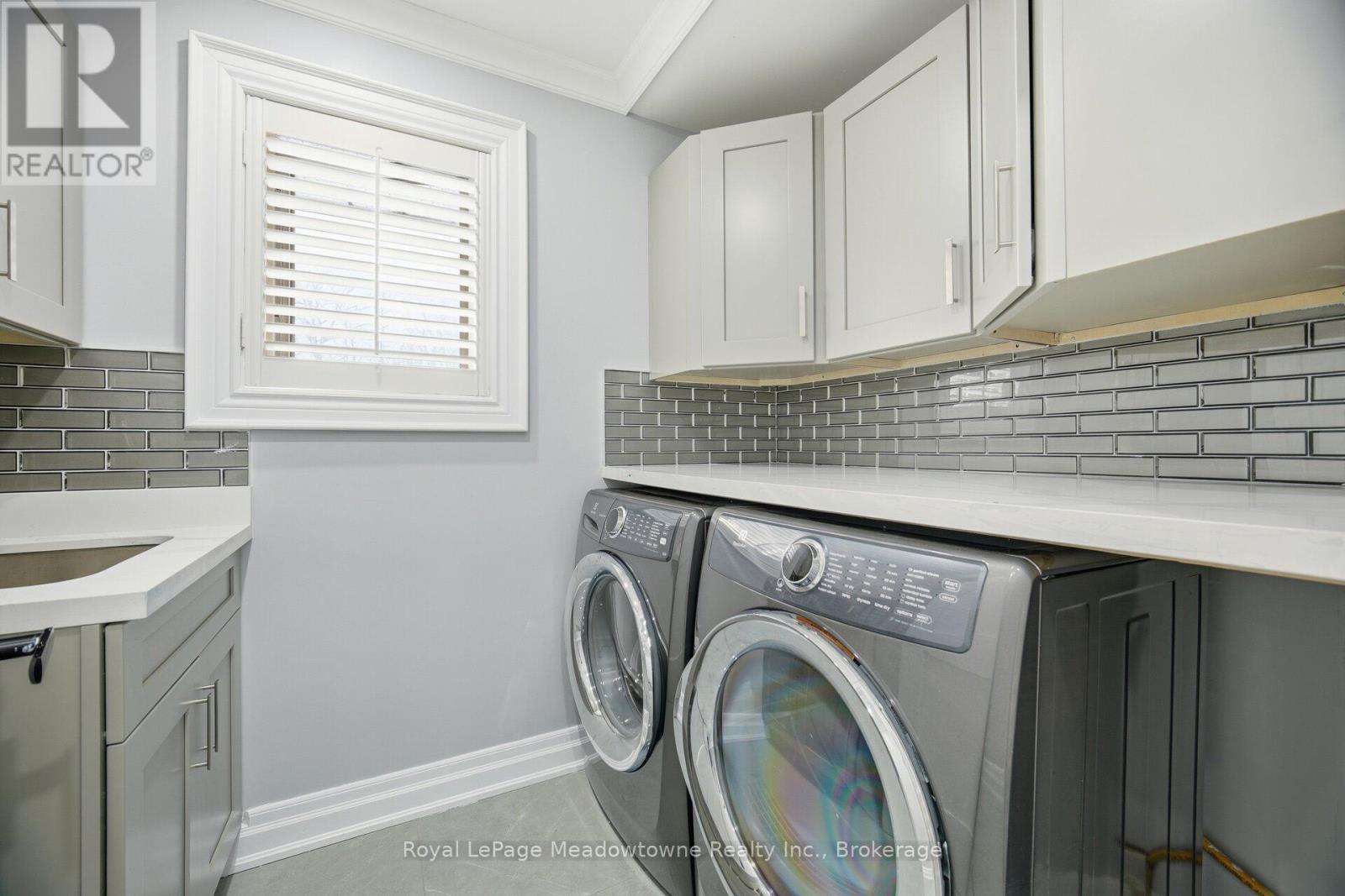 












170 CRAWFORD CRESCENT

,
Milton (Campbellville),




Ontario
L0P1B0

