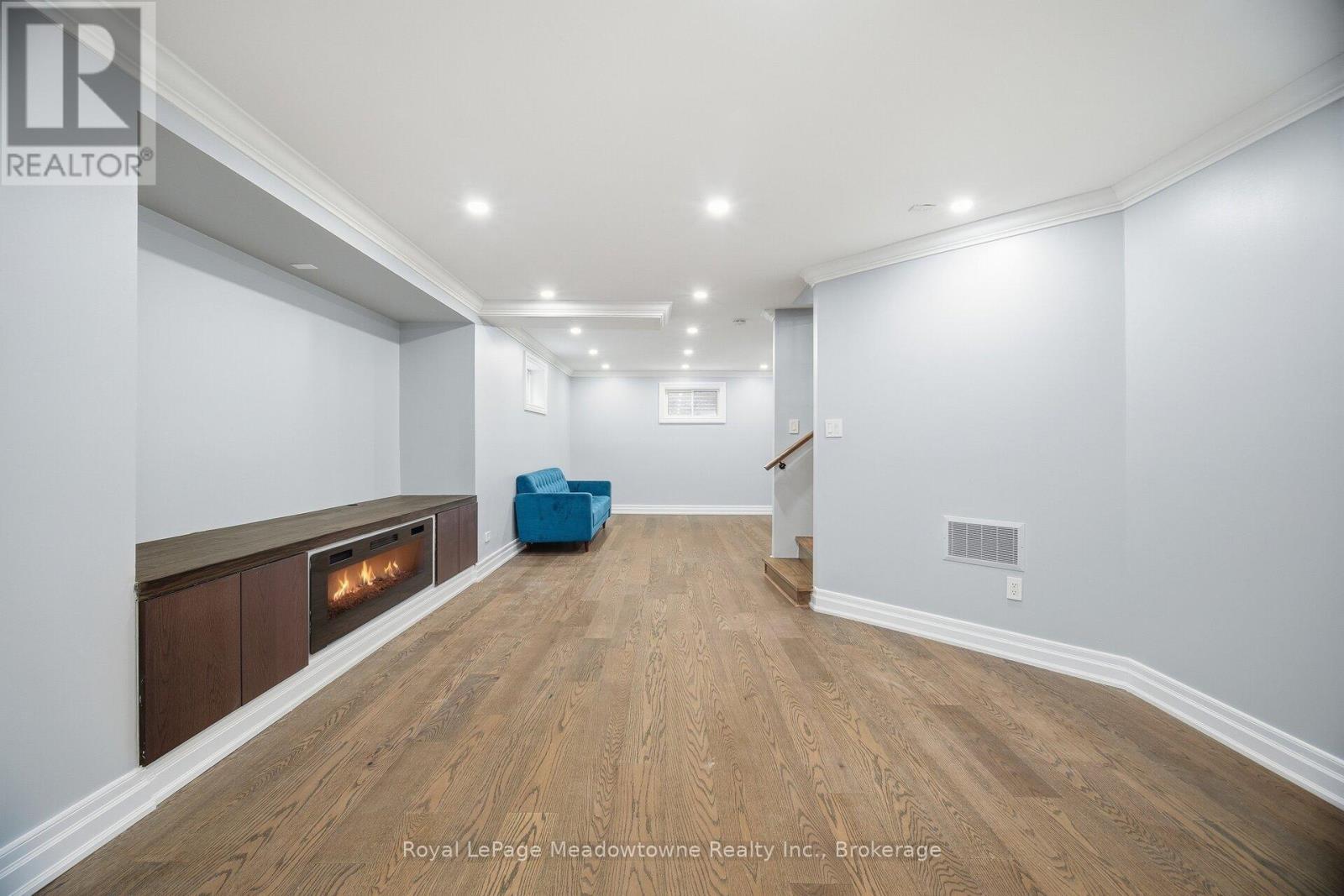 












170 CRAWFORD CRESCENT

,
Milton (Campbellville),




Ontario
L0P1B0

