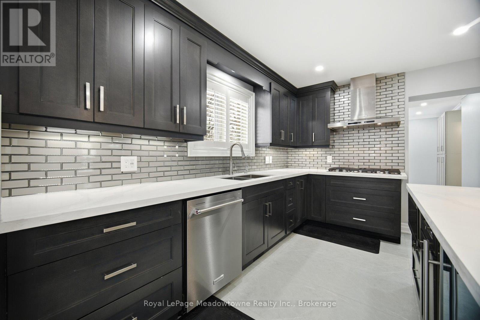 












170 CRAWFORD CRESCENT

,
Milton (Campbellville),




Ontario
L0P1B0

