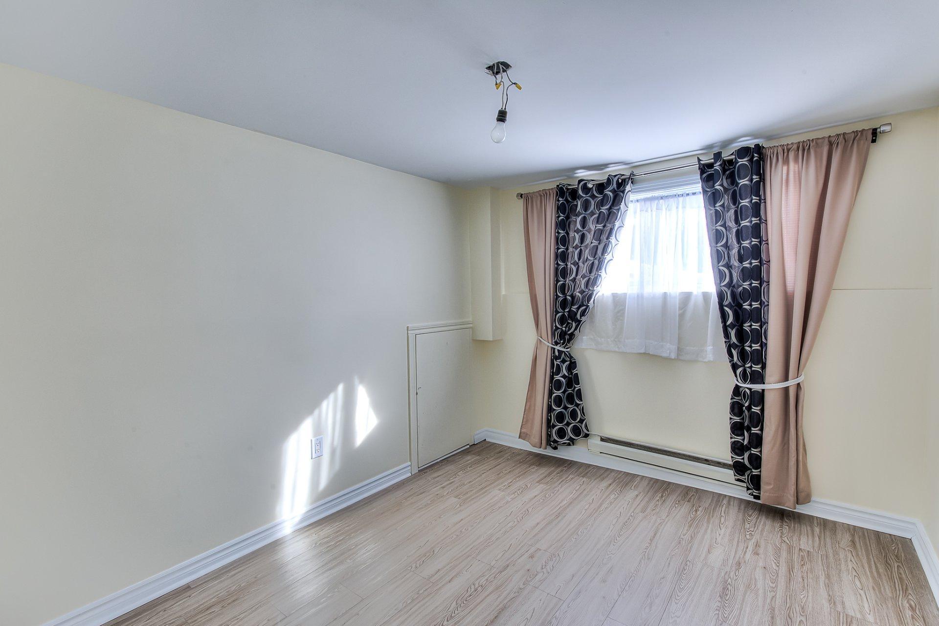 









3660


Rue Isabelle

,
Laval (Fabreville),




QC
H7P4Z6

