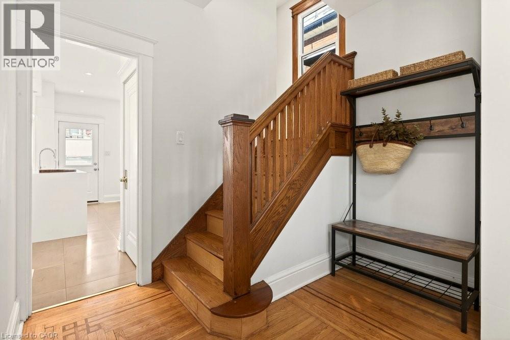 












46 CONNAUGHT Avenue S

,
Hamilton,




Ontario
L8M3C2

