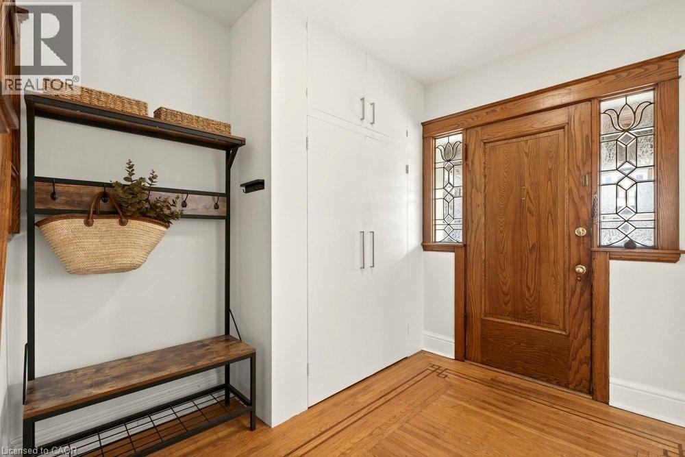 












46 CONNAUGHT Avenue S

,
Hamilton,




Ontario
L8M3C2

