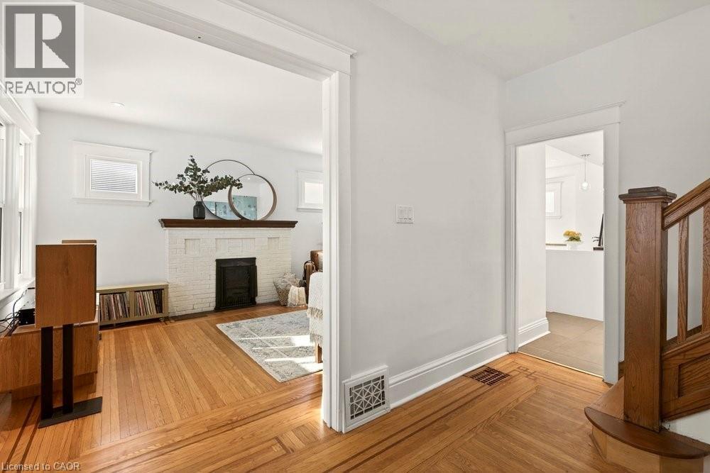 












46 CONNAUGHT Avenue S

,
Hamilton,




Ontario
L8M3C2

