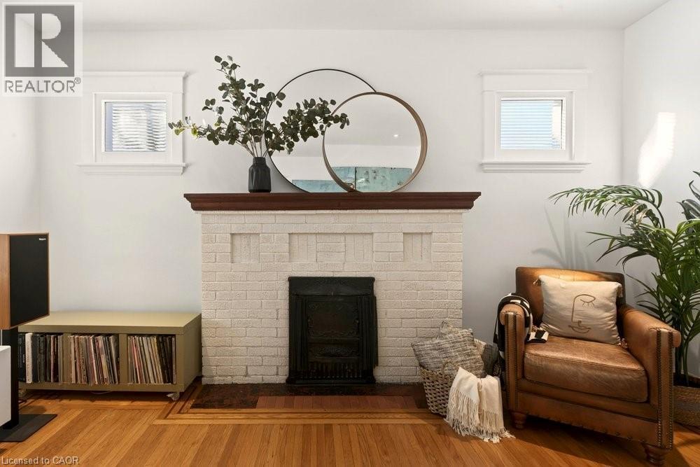 












46 CONNAUGHT Avenue S

,
Hamilton,




Ontario
L8M3C2

