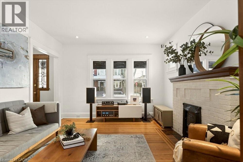 












46 CONNAUGHT Avenue S

,
Hamilton,




Ontario
L8M3C2

