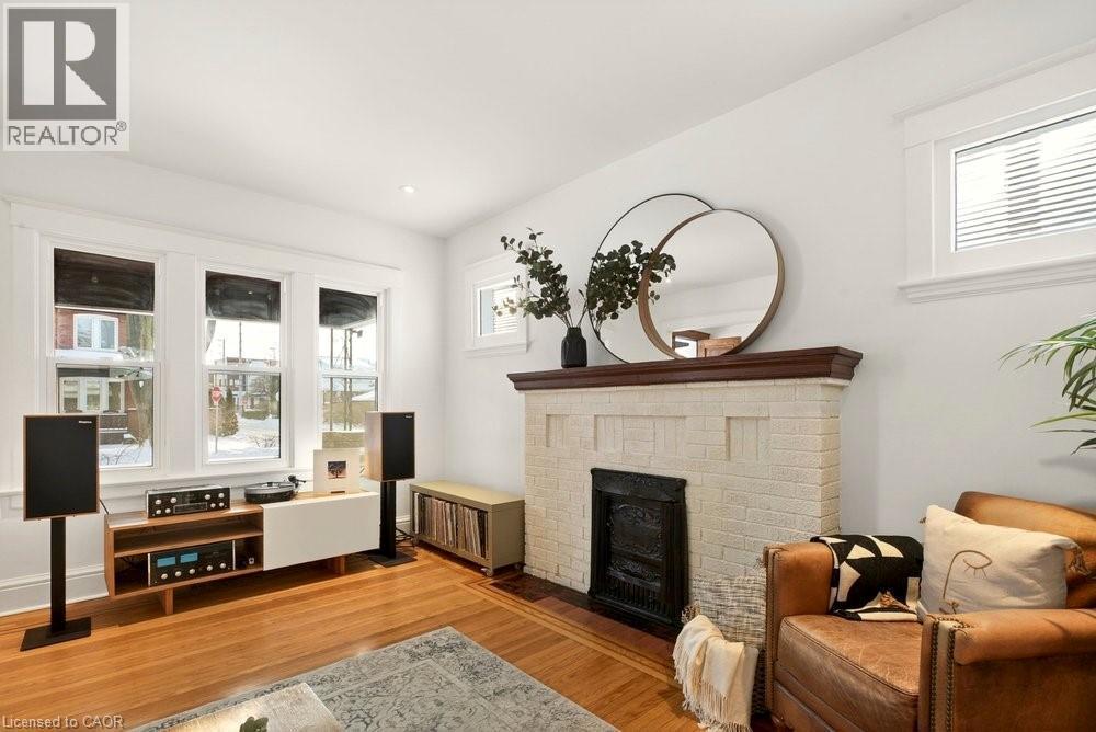 












46 CONNAUGHT Avenue S

,
Hamilton,




Ontario
L8M3C2

