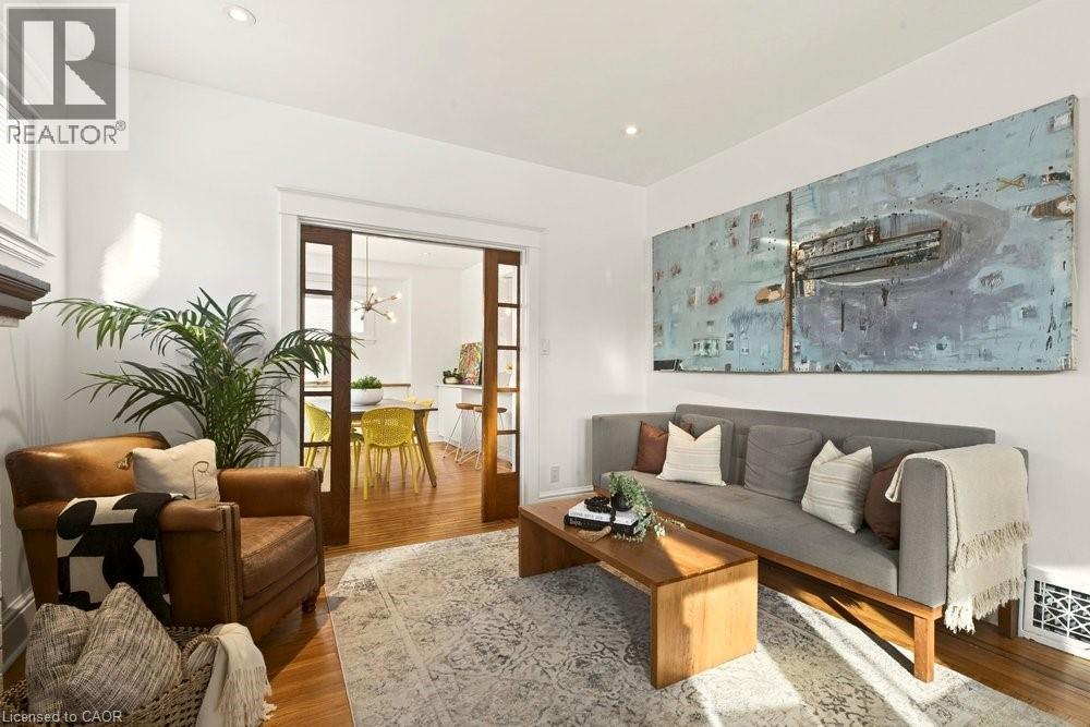 












46 CONNAUGHT Avenue S

,
Hamilton,




Ontario
L8M3C2

