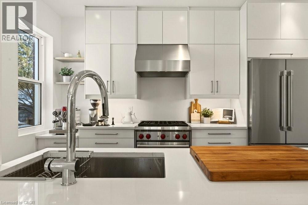 












46 CONNAUGHT Avenue S

,
Hamilton,




Ontario
L8M3C2

