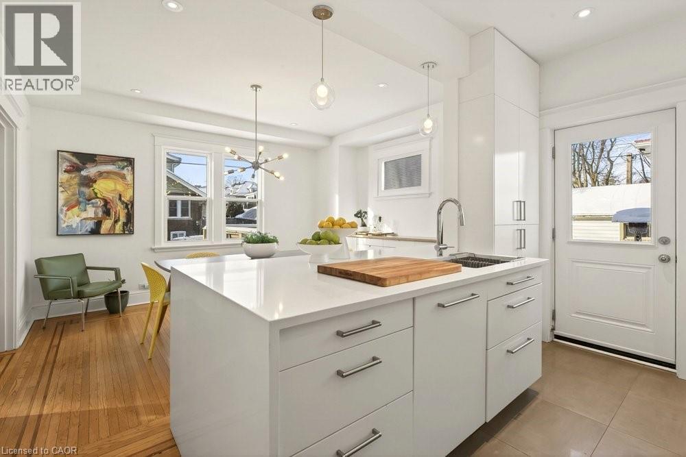 












46 CONNAUGHT Avenue S

,
Hamilton,




Ontario
L8M3C2

