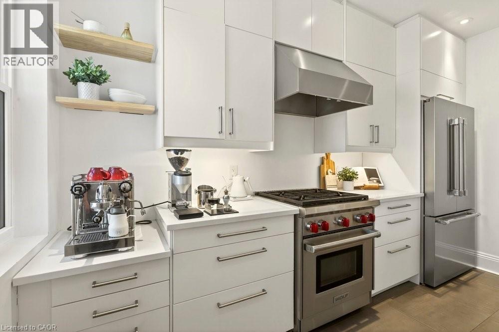 












46 CONNAUGHT Avenue S

,
Hamilton,




Ontario
L8M3C2

