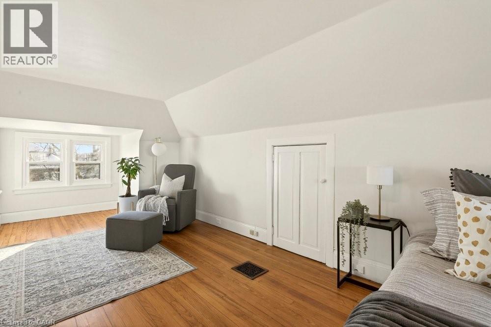 












46 CONNAUGHT Avenue S

,
Hamilton,




Ontario
L8M3C2

