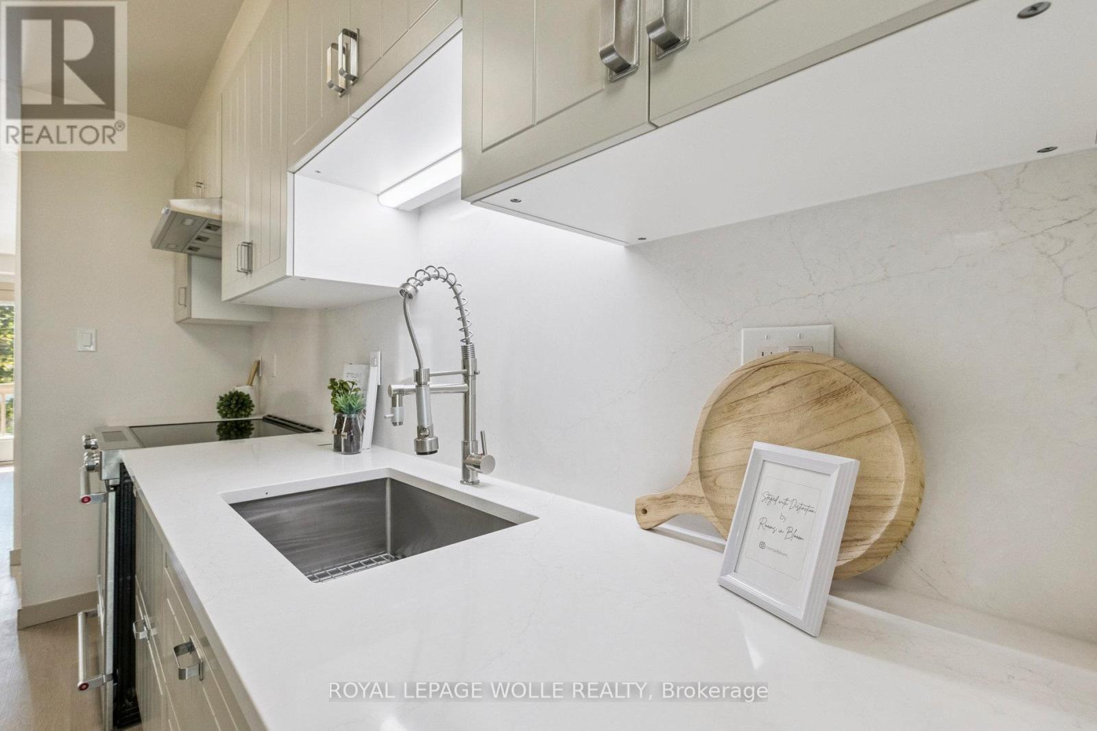 












27 - 89 WOOLWICH STREET

,
Waterloo,




Ontario
N2K1S5

