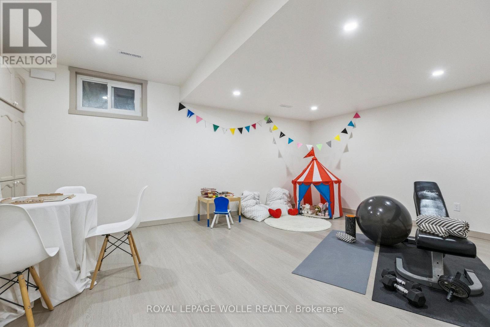 












27 - 89 WOOLWICH STREET

,
Waterloo,




Ontario
N2K1S5

