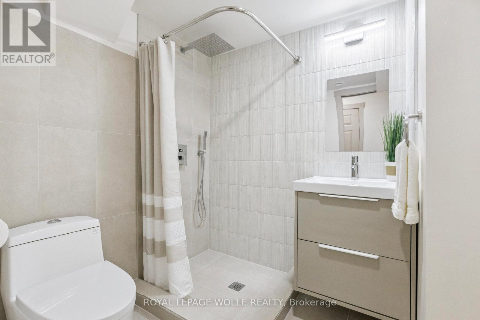 












27 - 89 WOOLWICH STREET

,
Waterloo,




Ontario
N2K1S5

