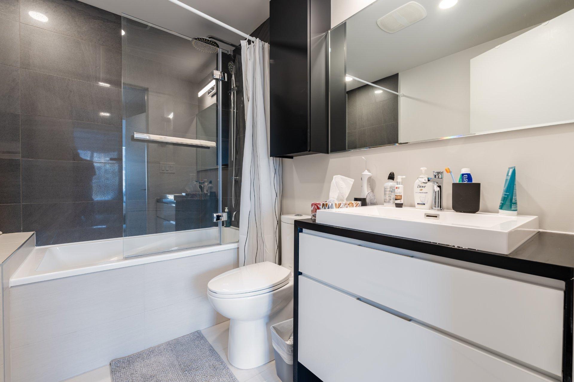 









1188


Rue St-Antoine O.

, 1104,
Montréal (Ville-Marie),




QC
H3C1B4

