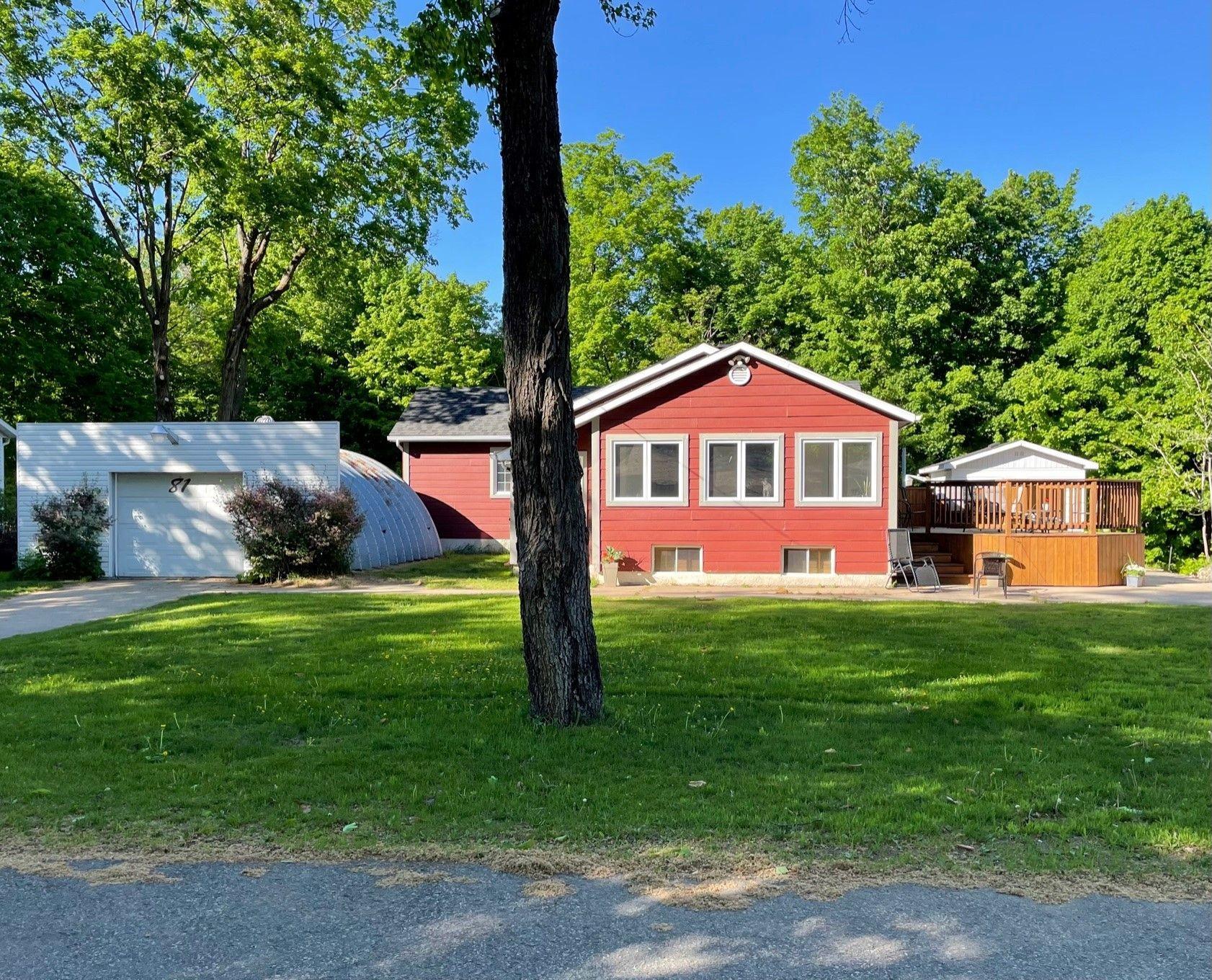 









81


Rue des Hêtres

,
Notre-Dame-du-Mont-Carmel,




QC
G0X3J0

