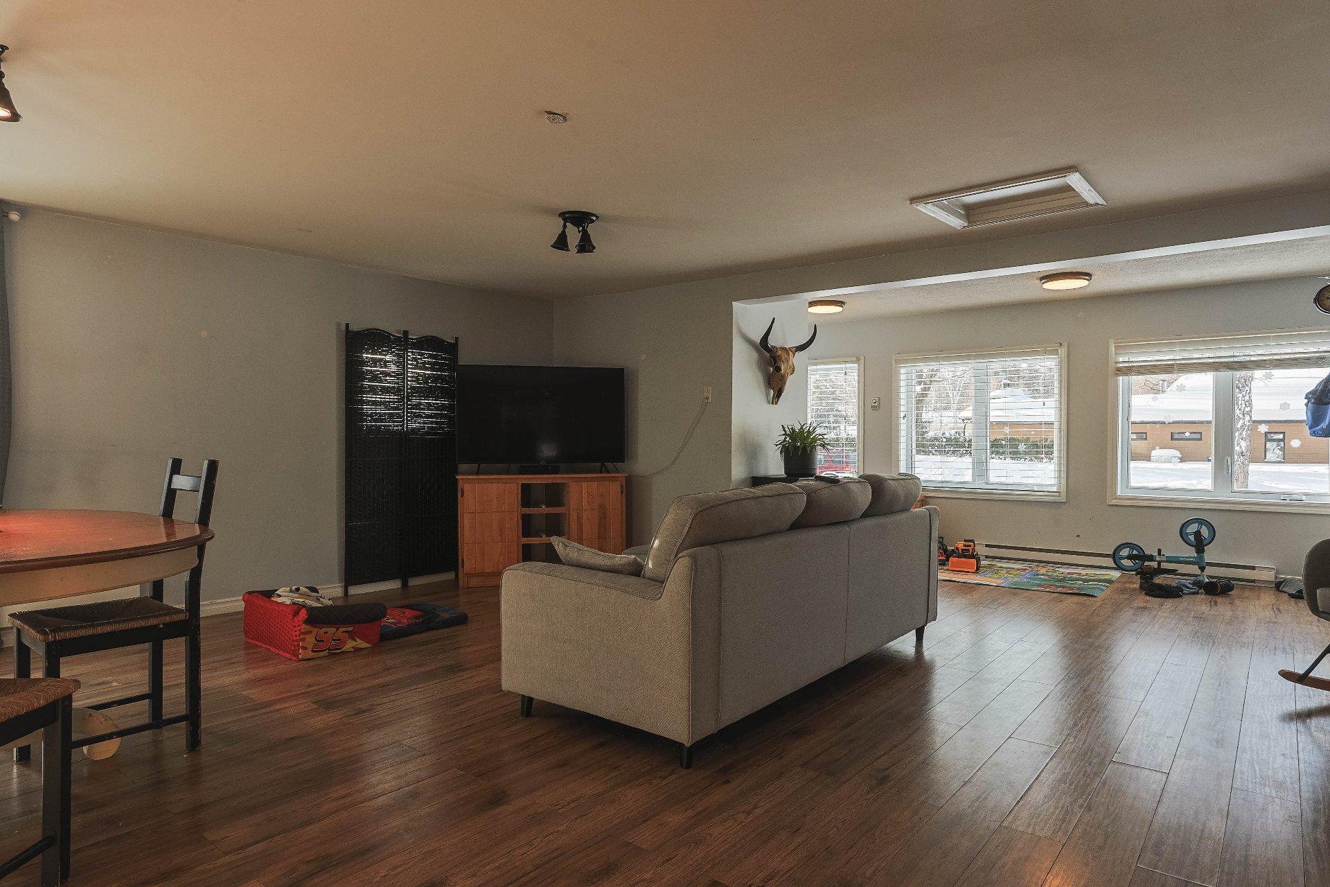 









81


Rue des Hêtres

,
Notre-Dame-du-Mont-Carmel,




QC
G0X3J0

