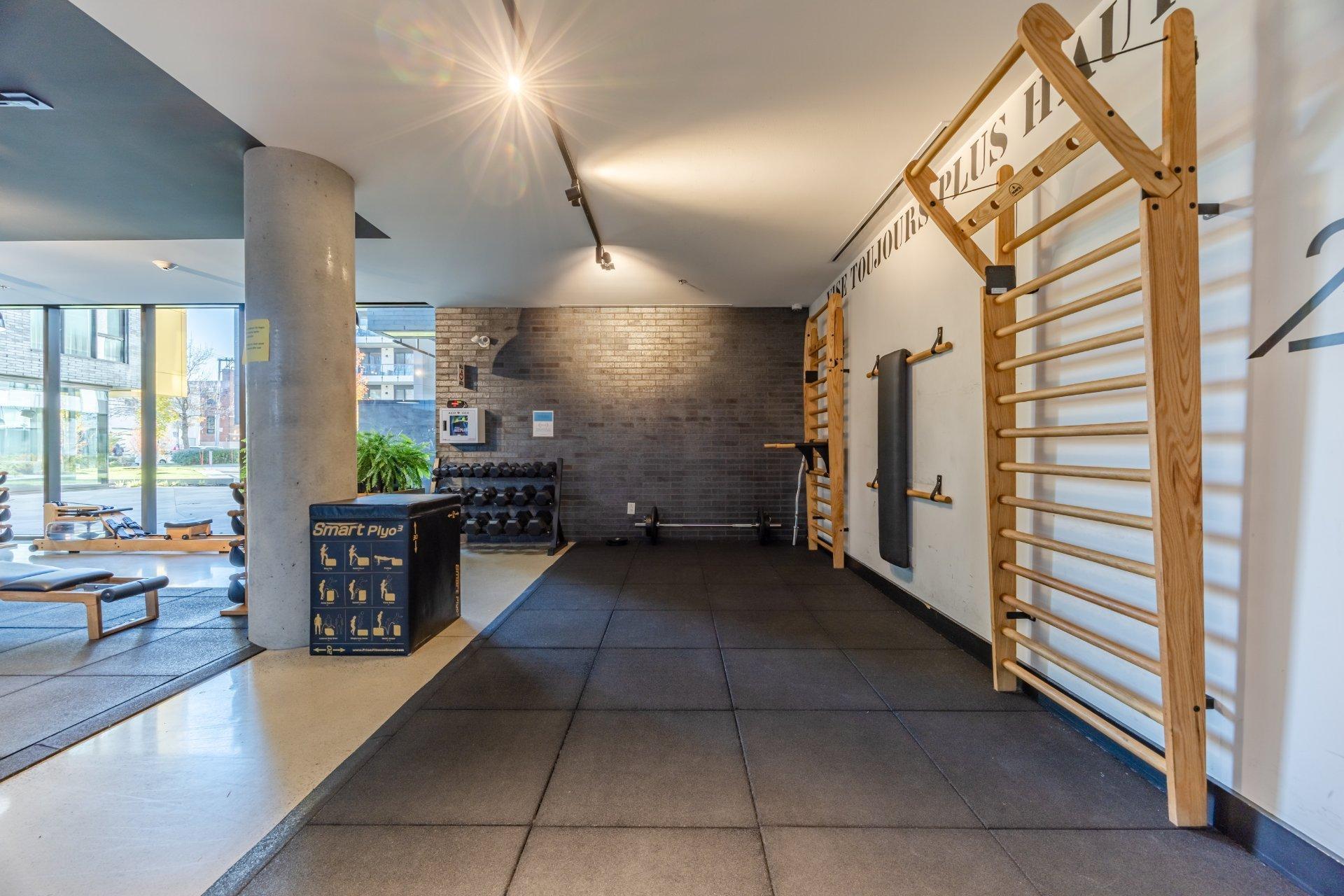 









75


Rue De Castelnau O.

, 106,
Montréal (Villeray/Saint-Michel/Parc-Extension),




QC
H2R0B9

