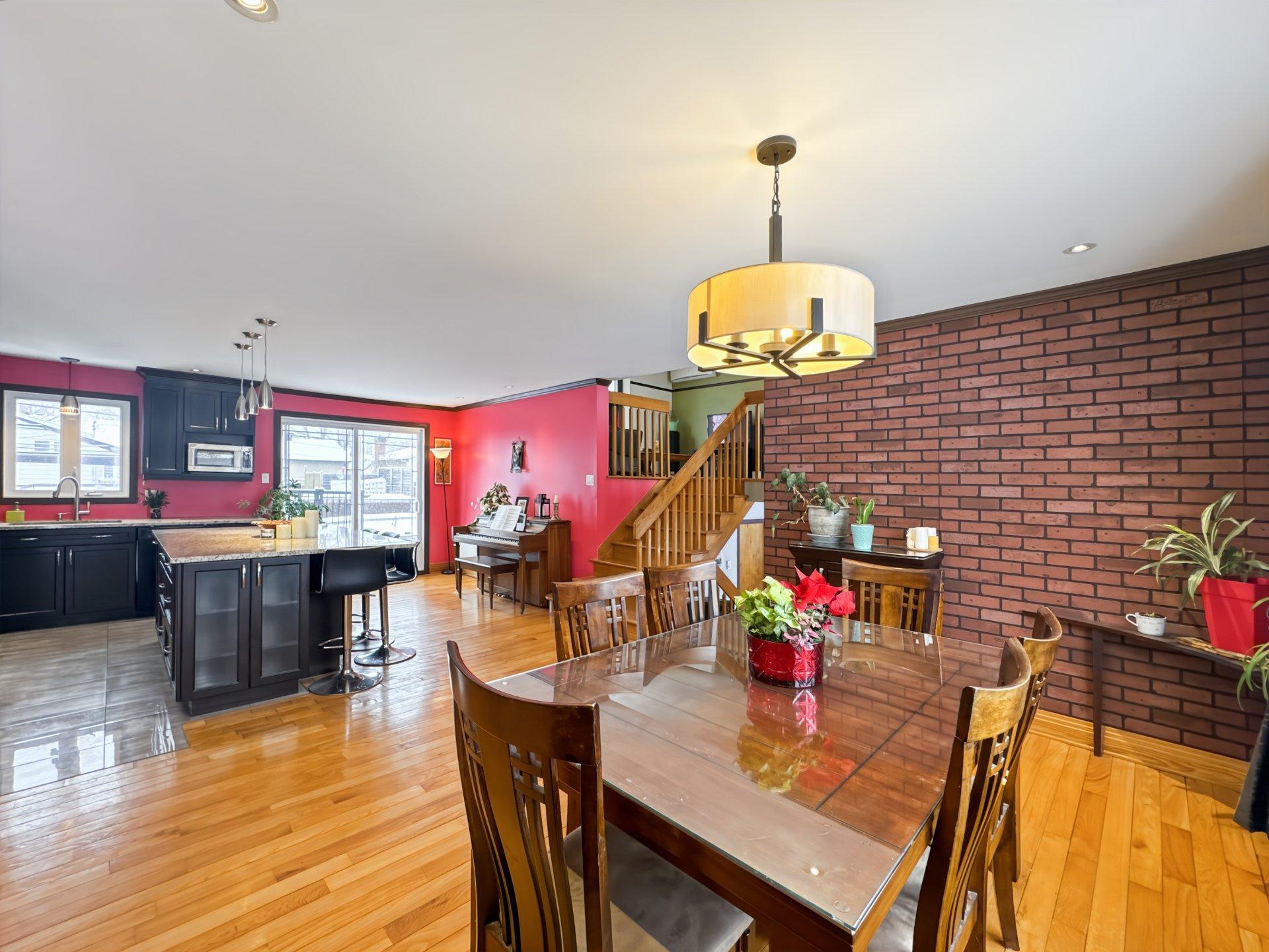 









991


Rue De Courcelle

,
Boucherville,




QC
J4B6K2

