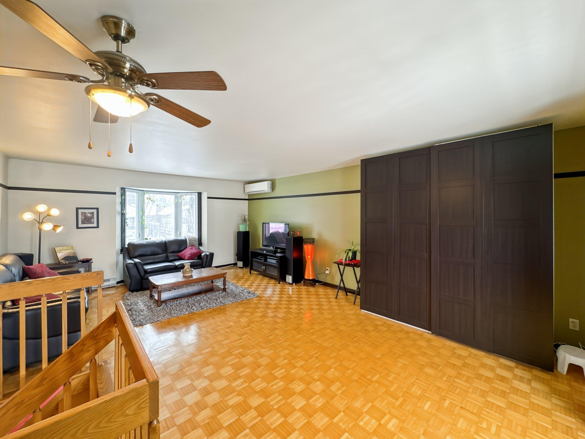 









991


Rue De Courcelle

,
Boucherville,




QC
J4B6K2

