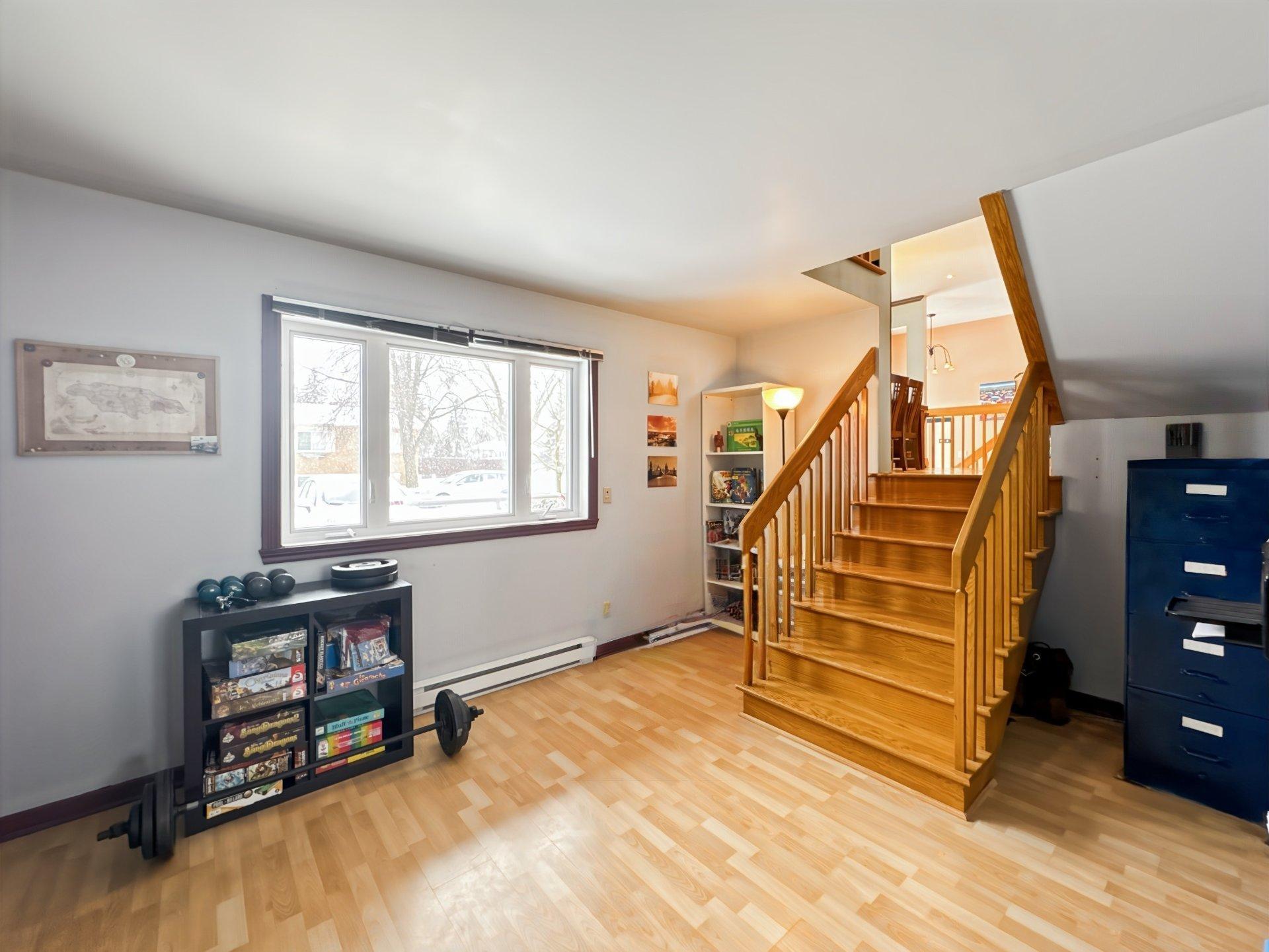 









991


Rue De Courcelle

,
Boucherville,




QC
J4B6K2

