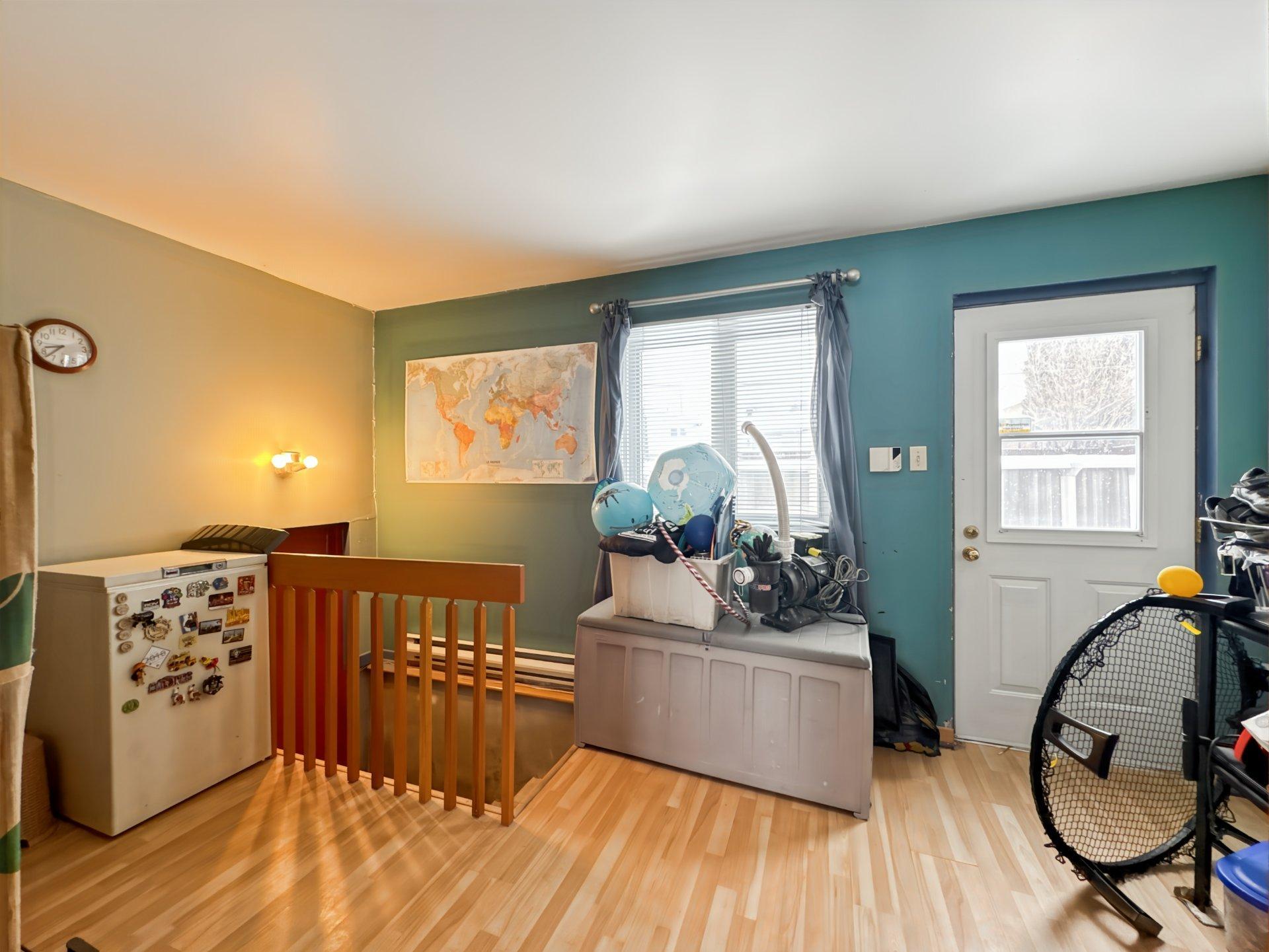 









991


Rue De Courcelle

,
Boucherville,




QC
J4B6K2

