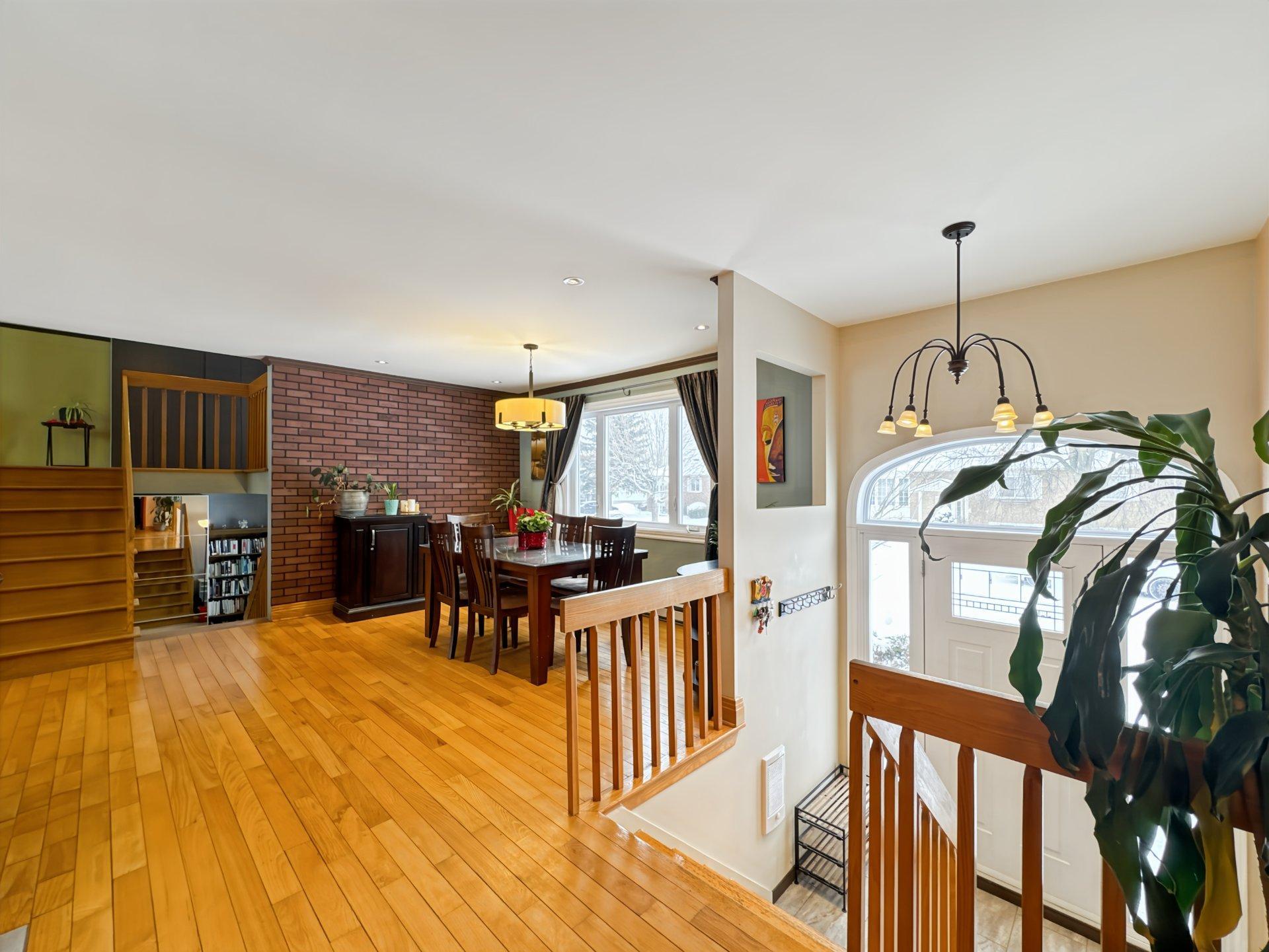 









991


Rue De Courcelle

,
Boucherville,




QC
J4B6K2

