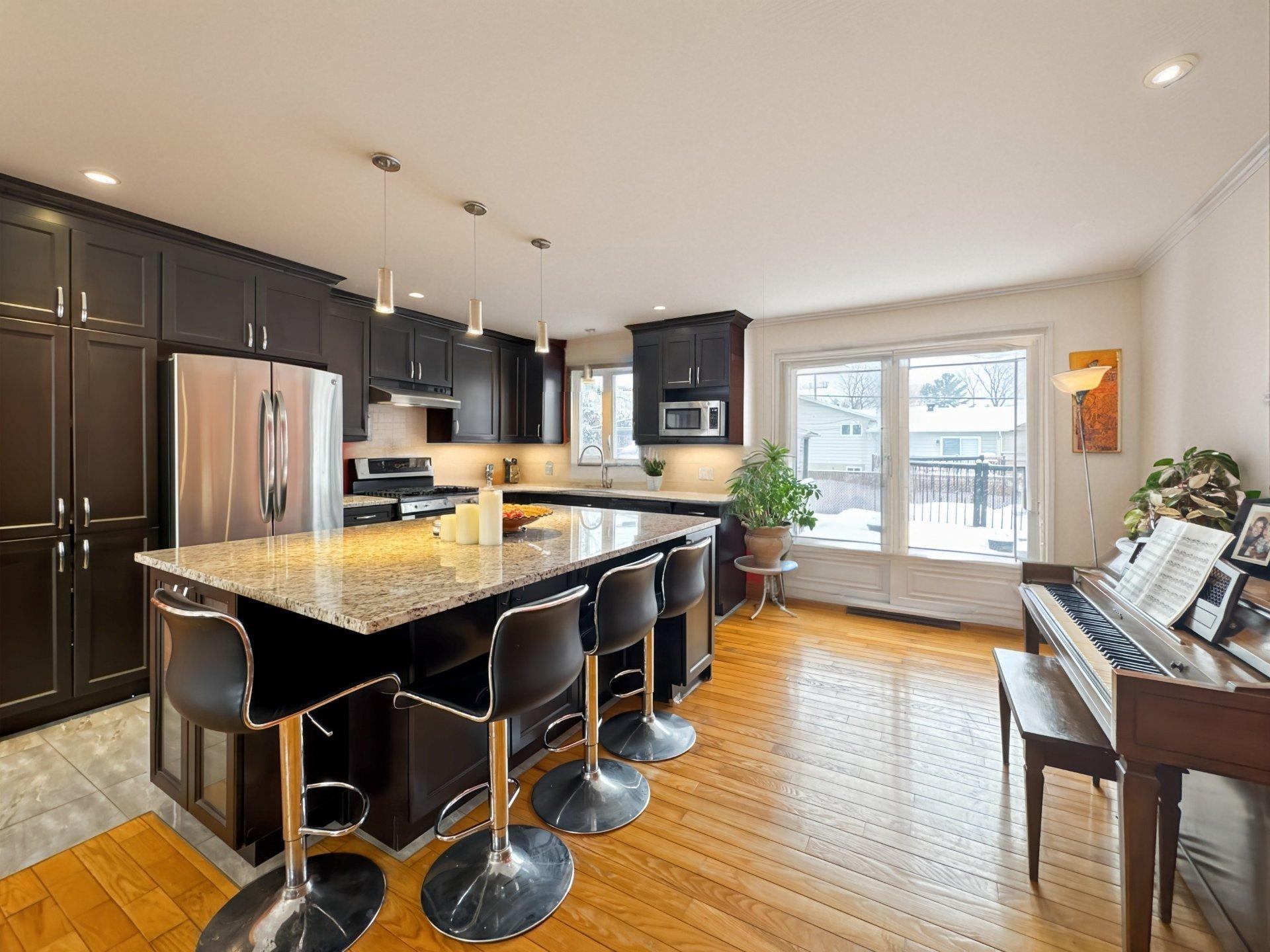 









991


Rue De Courcelle

,
Boucherville,




QC
J4B6K2

