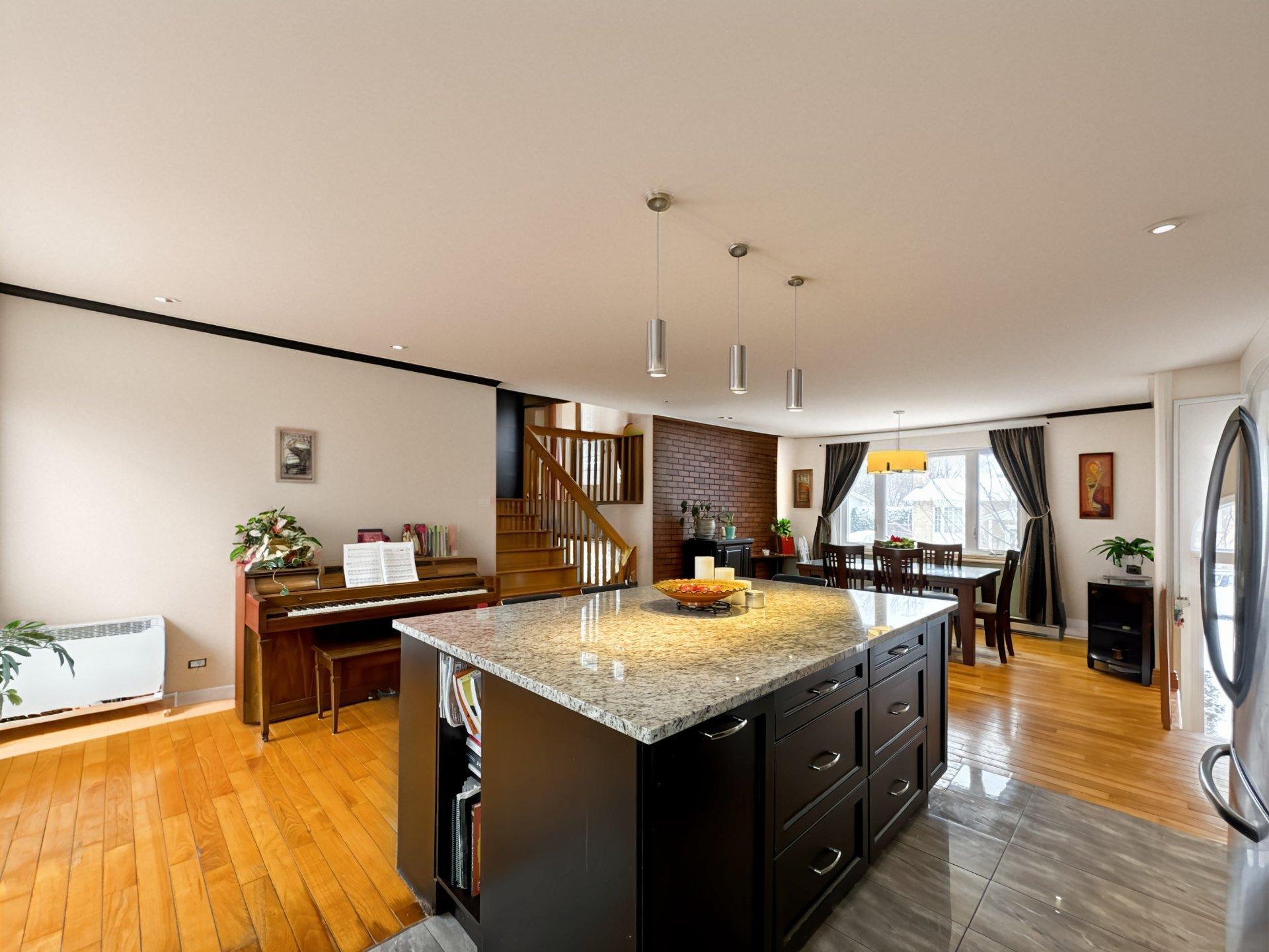 









991


Rue De Courcelle

,
Boucherville,




QC
J4B6K2

